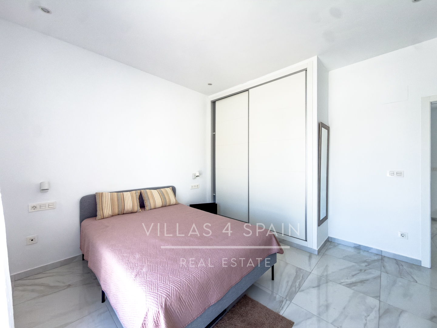 Sold - 3 Bed 3 Bath Modern Villa with Private Pool and parking in Benijofar Alicante - calle pais valenciano  - Alicante