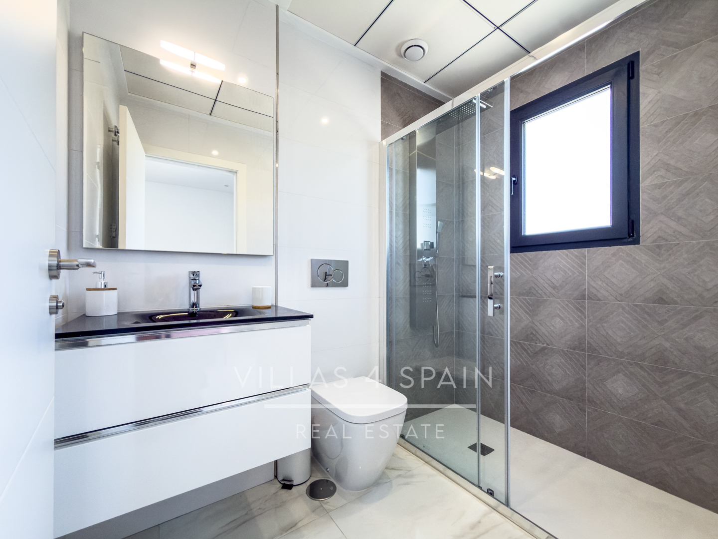 Sold - 3 Bed 3 Bath Modern Villa with Private Pool and parking in Benijofar Alicante - calle pais valenciano  - Alicante