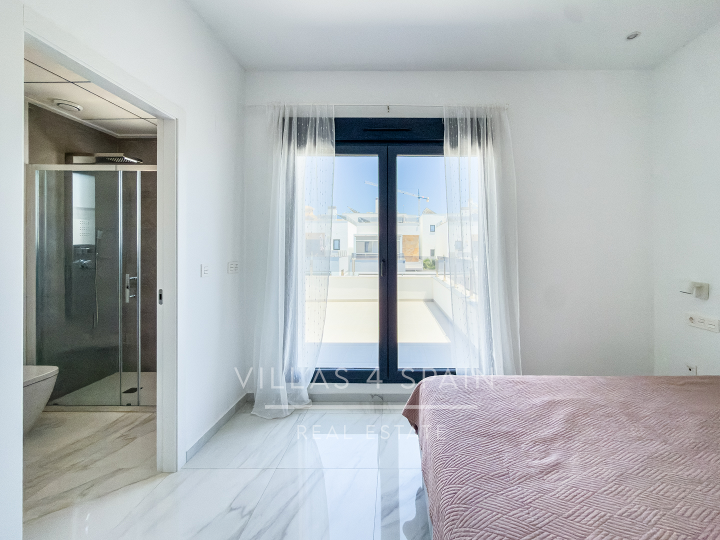 Sold - 3 Bed 3 Bath Modern Villa with Private Pool and parking in Benijofar Alicante - calle pais valenciano  - Alicante