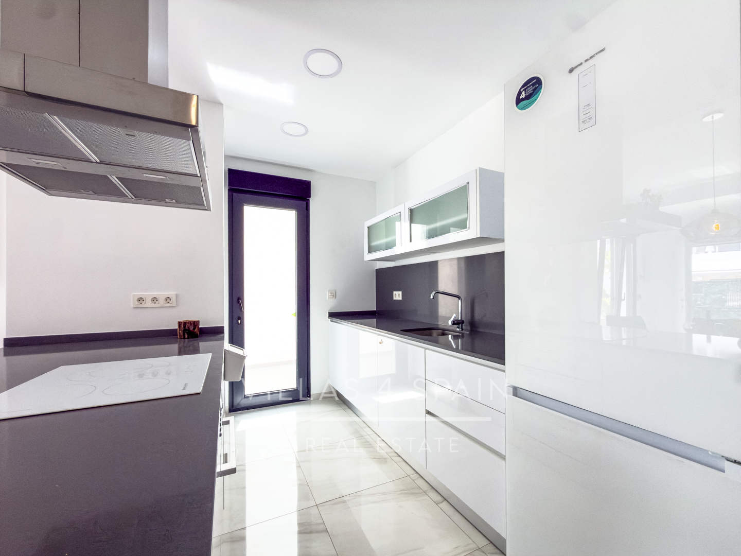 Sold - 3 Bed 3 Bath Modern Villa with Private Pool and parking in Benijofar Alicante - calle pais valenciano  - Alicante