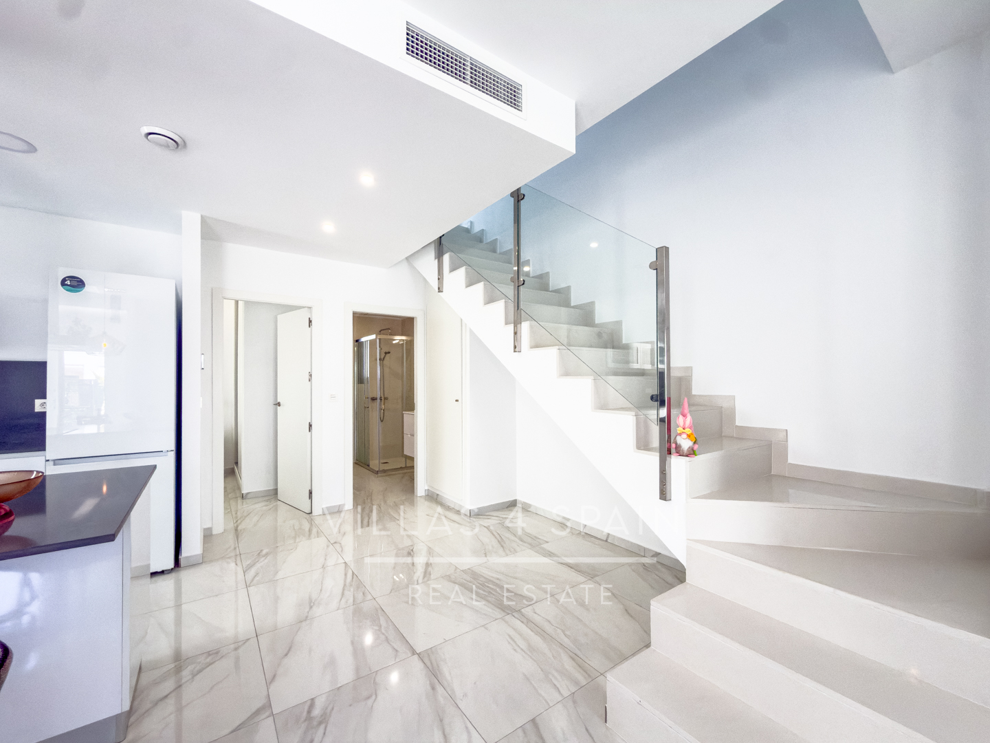 Sold - 3 Bed 3 Bath Modern Villa with Private Pool and parking in Benijofar Alicante - calle pais valenciano  - Alicante