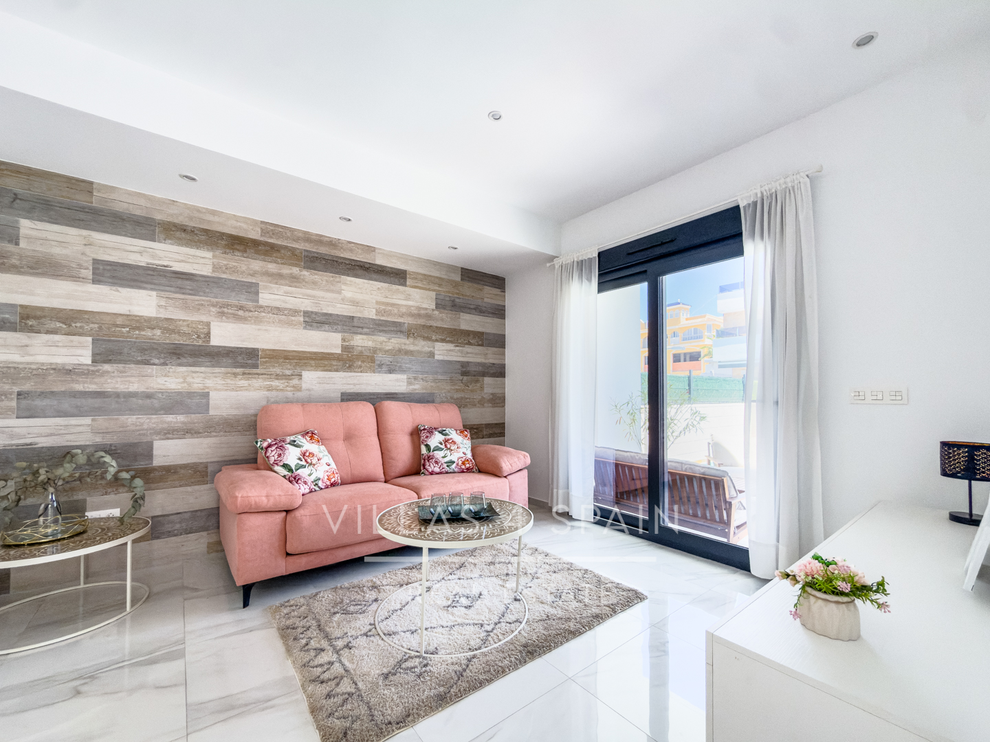 Sold - 3 Bed 3 Bath Modern Villa with Private Pool and parking in Benijofar Alicante - calle pais valenciano  - Alicante