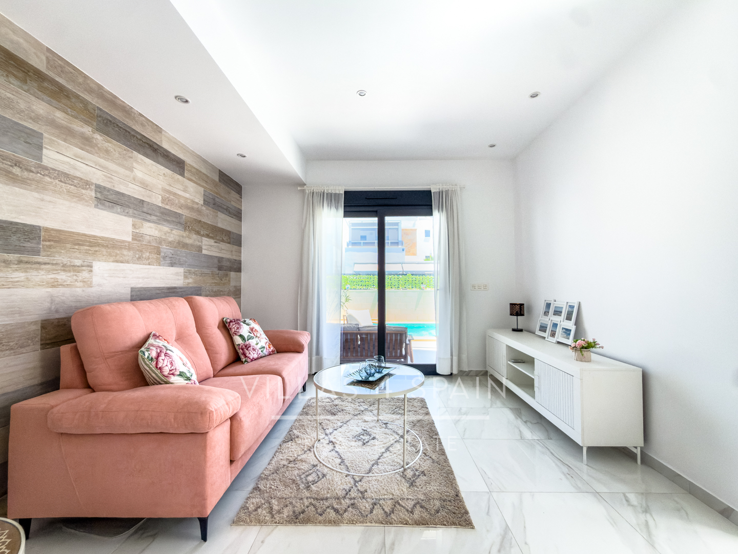 Sold - 3 Bed 3 Bath Modern Villa with Private Pool and parking in Benijofar Alicante - calle pais valenciano  - Alicante