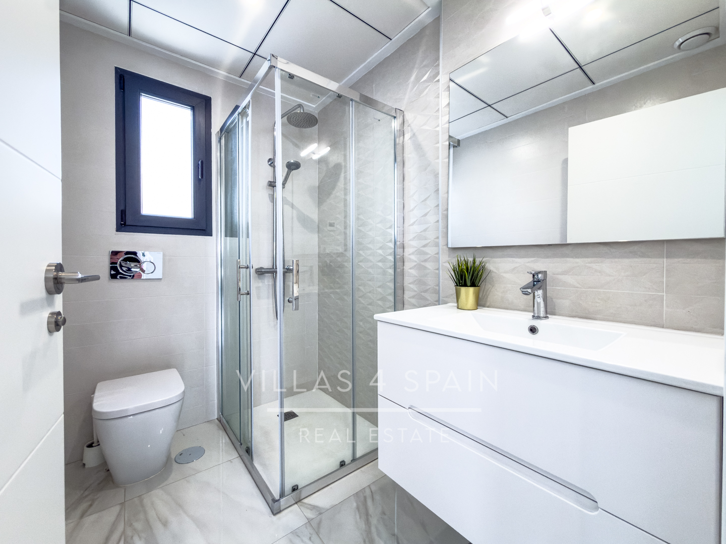 Sold - 3 Bed 3 Bath Modern Villa with Private Pool and parking in Benijofar Alicante - calle pais valenciano  - Alicante