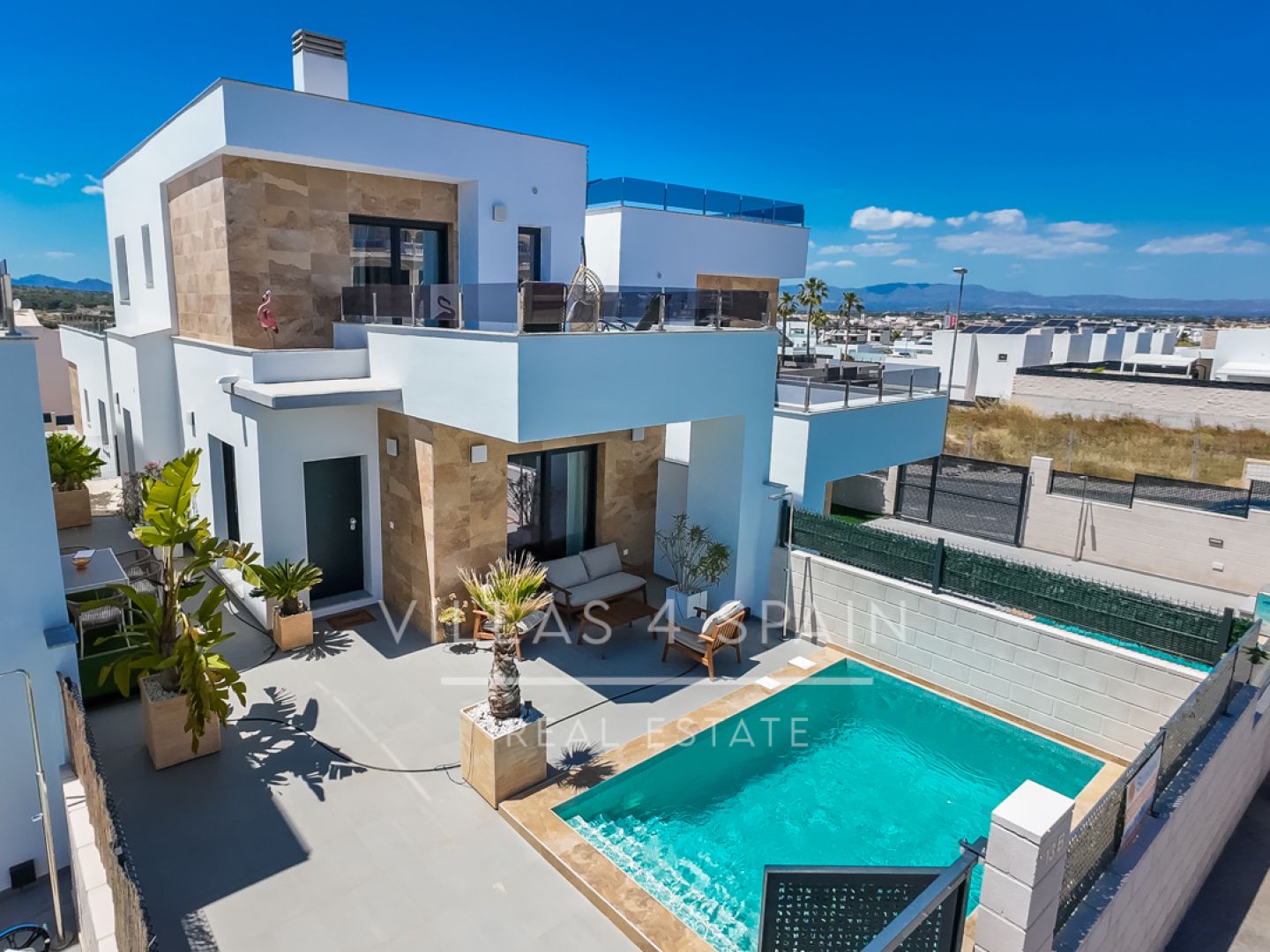 3 Bed 3 Bath Modern Villa with Private Pool and parking in Benijofar Alicante