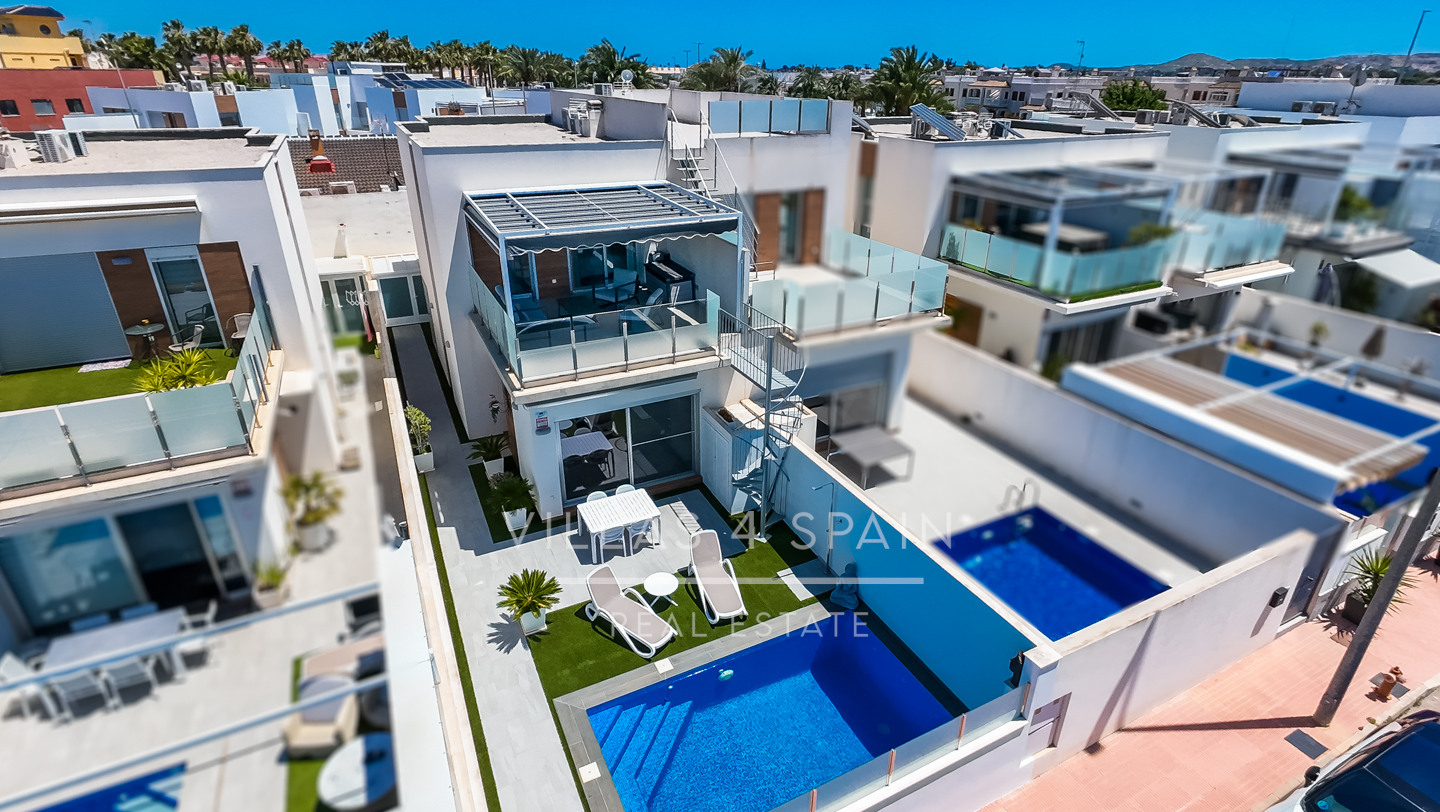 Resale -  3 Bed 3 Bath Villa with a private pool in Daya Vieja Alicante - av. principes de asturias - Alicante