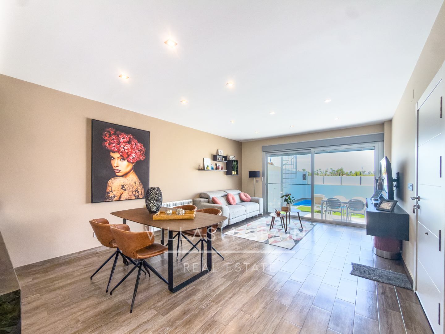 Resale -  3 Bed 3 Bath Villa with a private pool in Daya Vieja Alicante - av. principes de asturias - Alicante