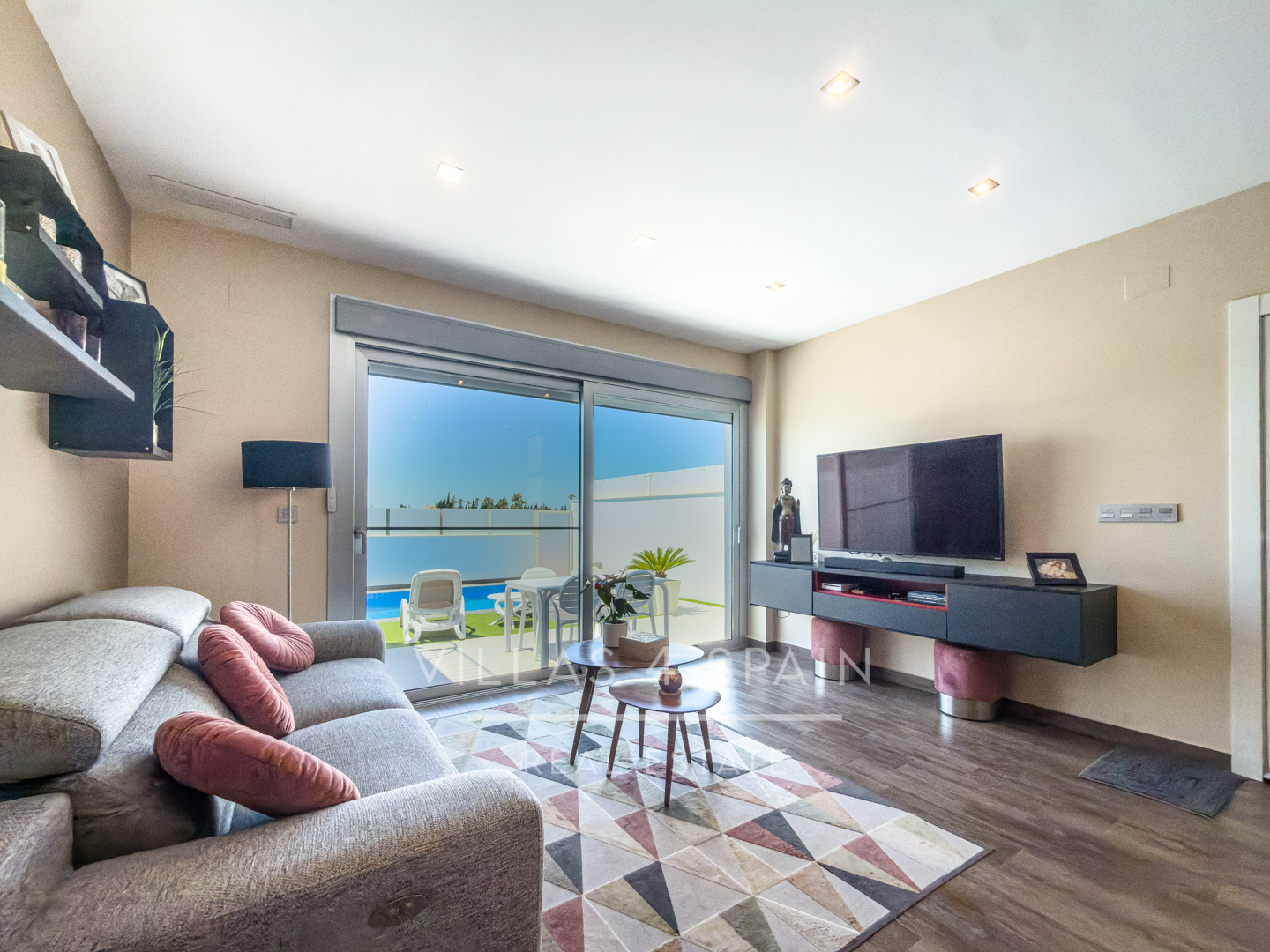 Resale -  3 Bed 3 Bath Villa with a private pool in Daya Vieja Alicante - av. principes de asturias - Alicante