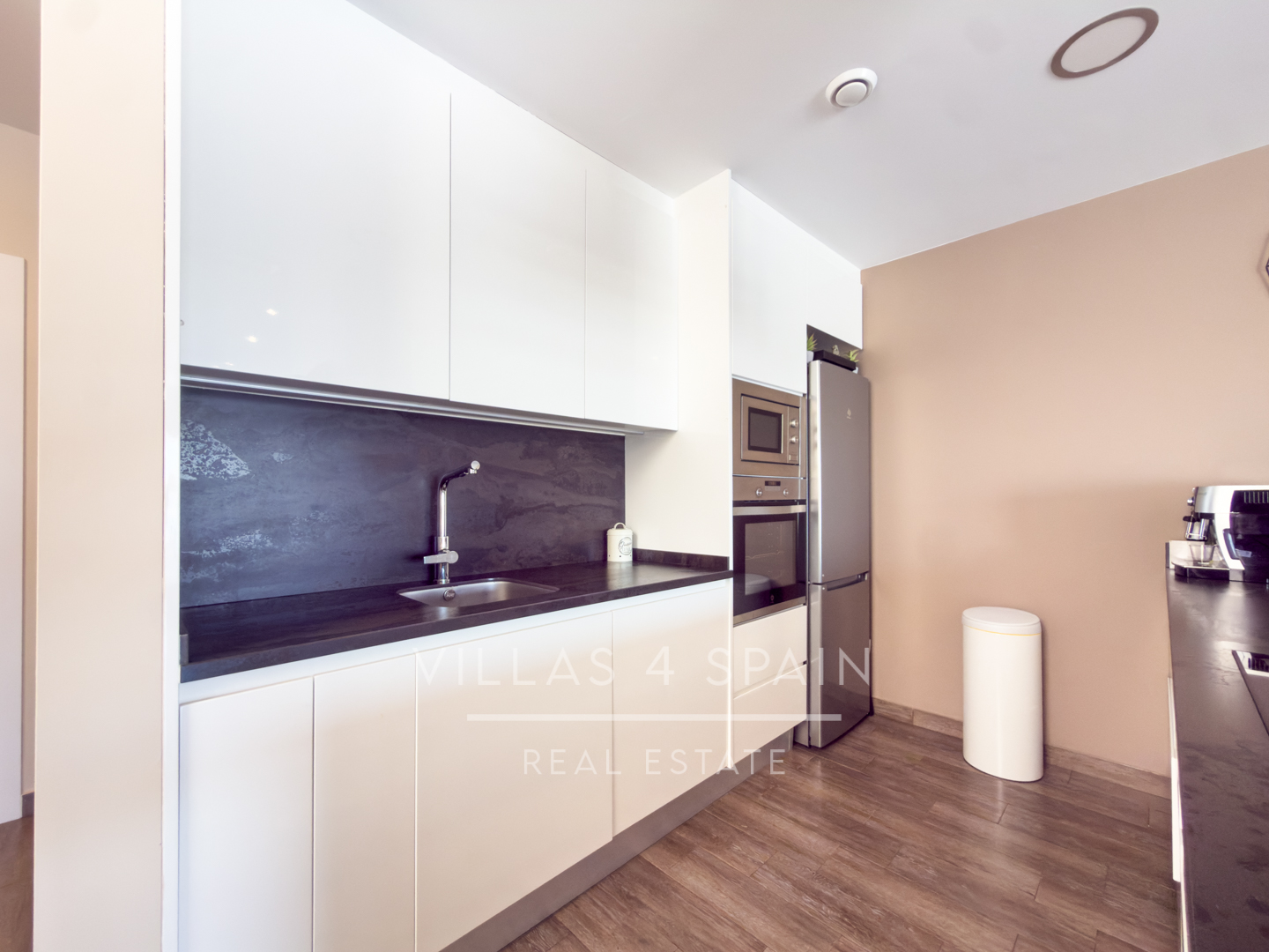 Resale -  3 Bed 3 Bath Villa with a private pool in Daya Vieja Alicante - av. principes de asturias - Alicante