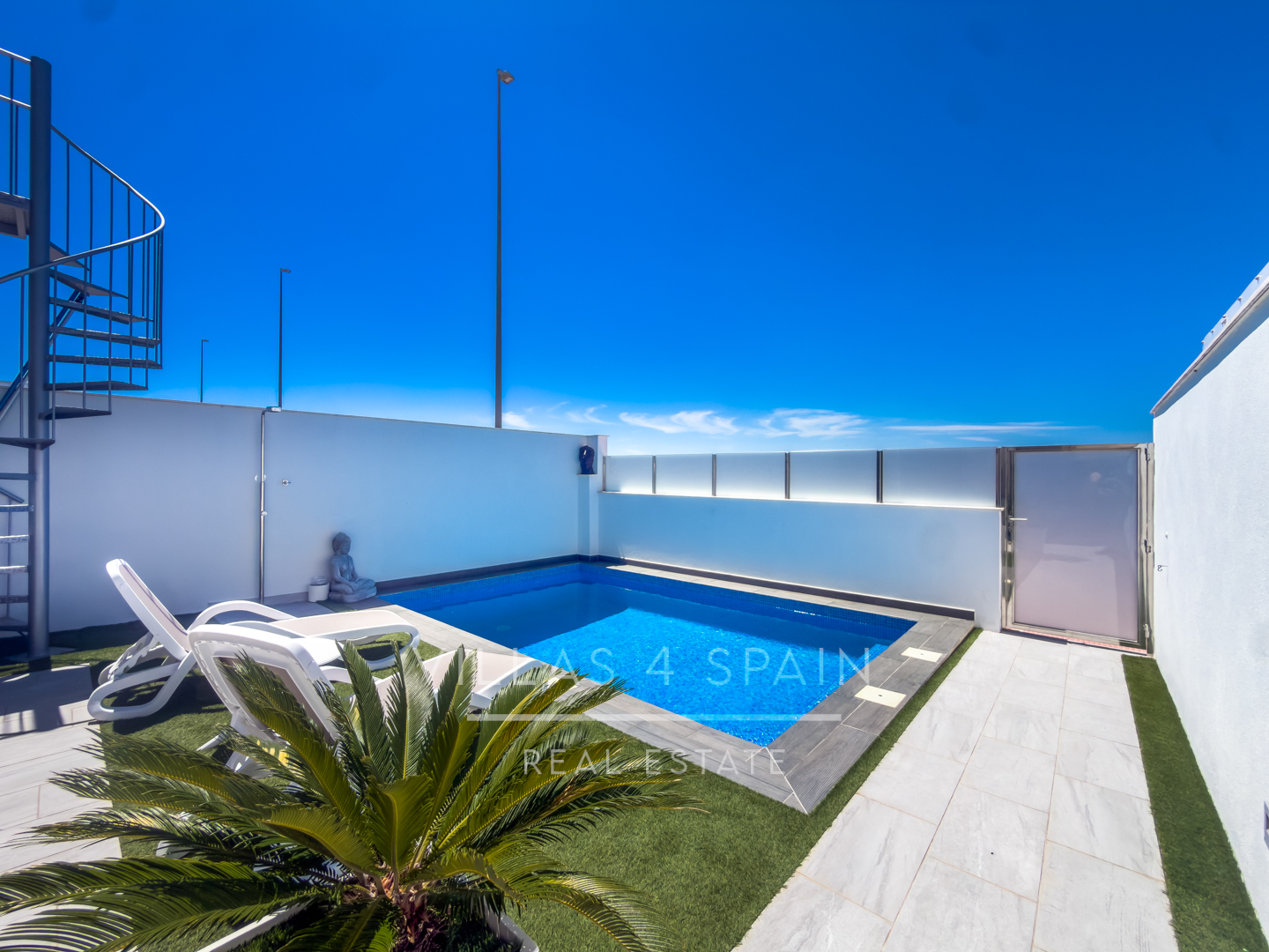 Resale -  3 Bed 3 Bath Villa with a private pool in Daya Vieja Alicante - av. principes de asturias - Alicante
