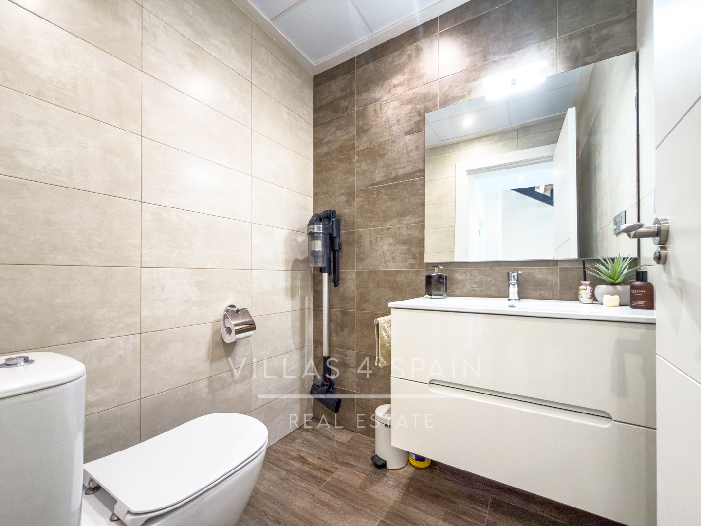 Resale -  3 Bed 3 Bath Villa with a private pool in Daya Vieja Alicante - av. principes de asturias - Alicante
