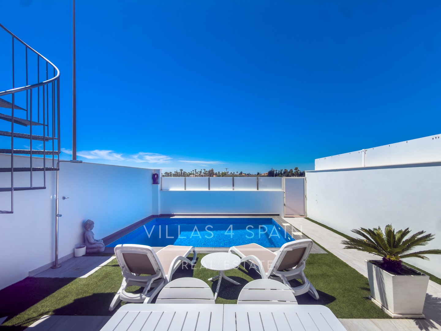 Resale -  3 Bed 3 Bath Villa with a private pool in Daya Vieja Alicante - av. principes de asturias - Alicante