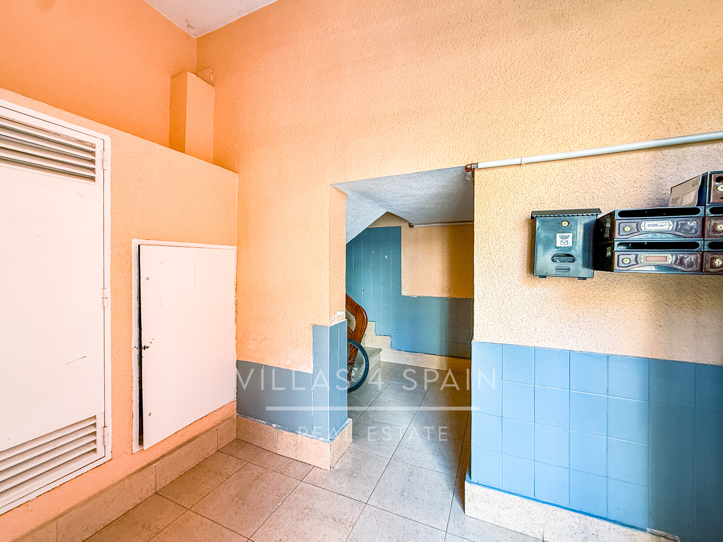Sold - SOLD fully renovated 3 bed 1 bath apartment 100 metres from the Beach - Calle Mar Baltico  - Alicante