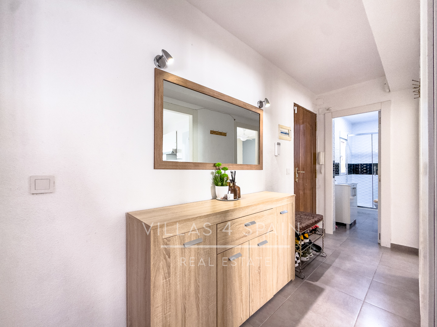 Sold - SOLD fully renovated 3 bed 1 bath apartment 100 metres from the Beach - Calle Mar Baltico  - Alicante