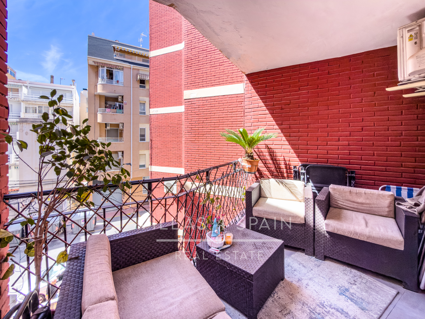 Sold - SOLD fully renovated 3 bed 1 bath apartment 100 metres from the Beach - Calle Mar Baltico  - Alicante