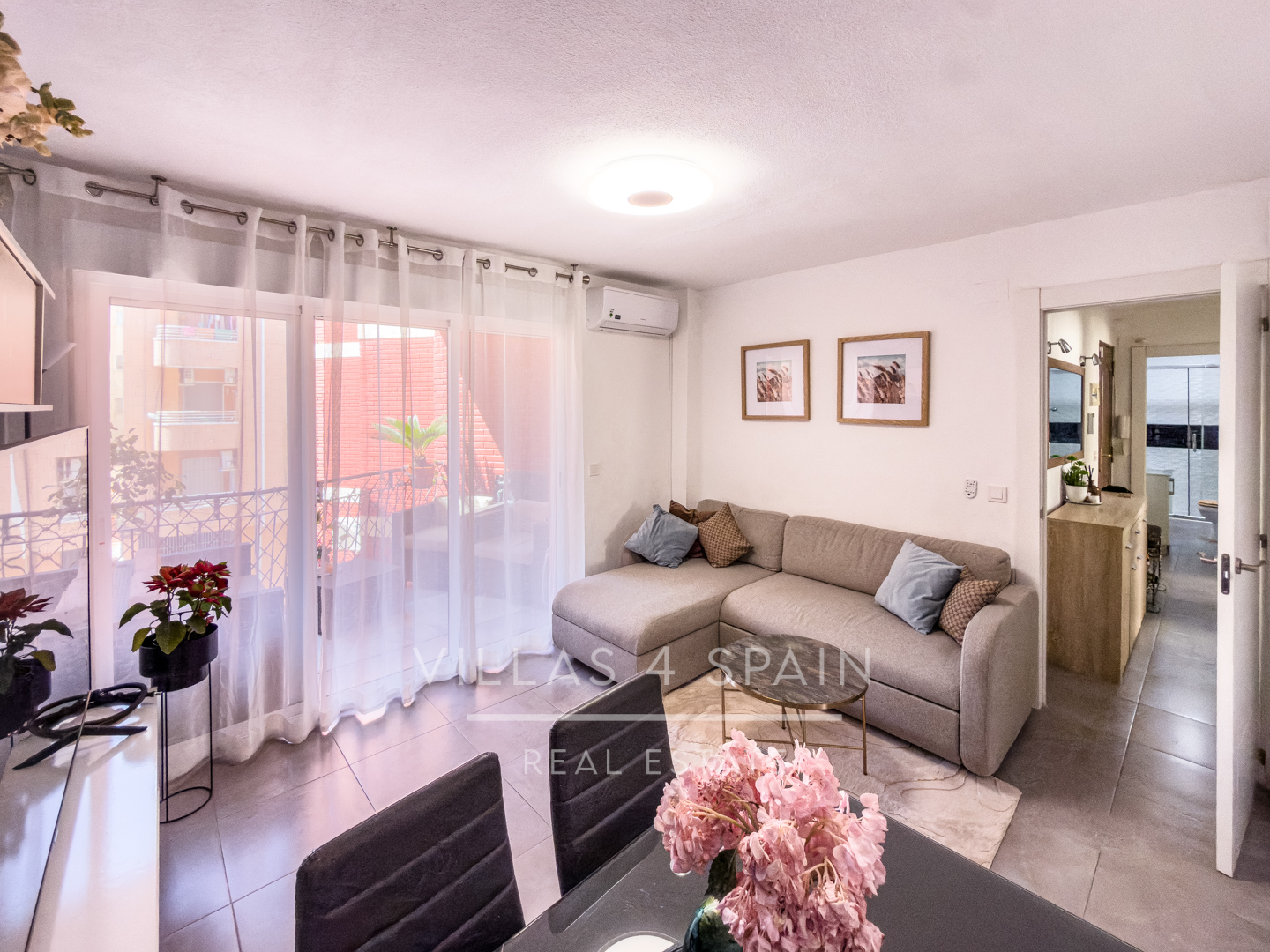 Sold - SOLD fully renovated 3 bed 1 bath apartment 100 metres from the Beach - Calle Mar Baltico  - Alicante