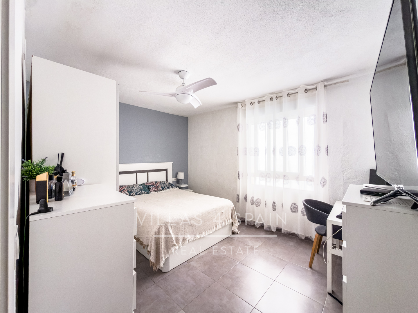 Sold - SOLD fully renovated 3 bed 1 bath apartment 100 metres from the Beach - Calle Mar Baltico  - Alicante