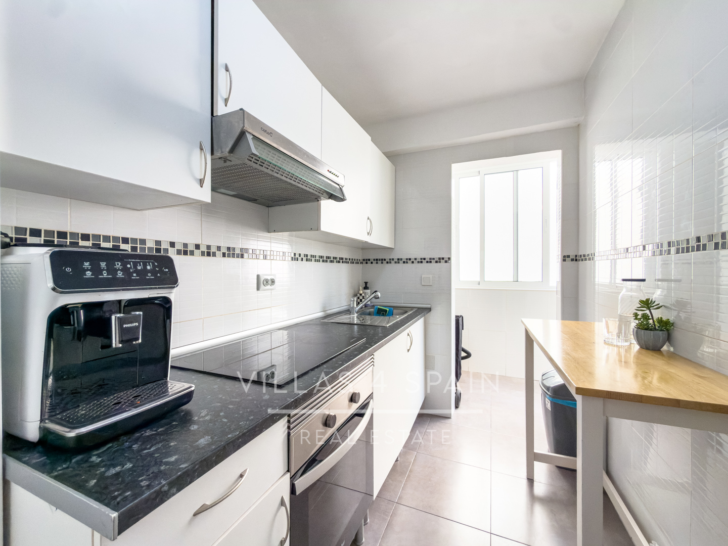 Sold - SOLD fully renovated 3 bed 1 bath apartment 100 metres from the Beach - Calle Mar Baltico  - Alicante