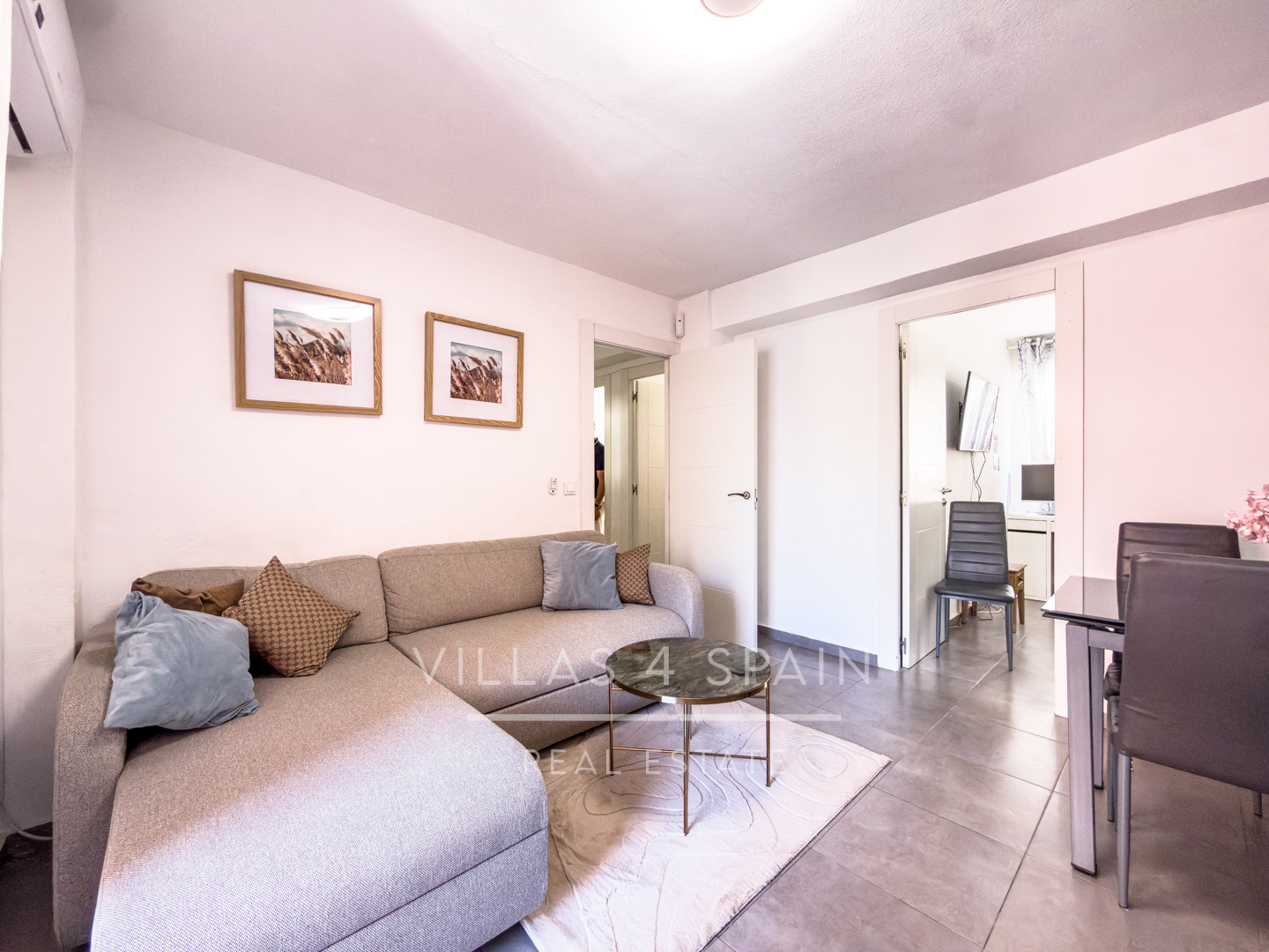 Sold - Renovated 3 bed 1 bath apartment 100 metres from the Beach - Calle Mar Baltico  - Alicante