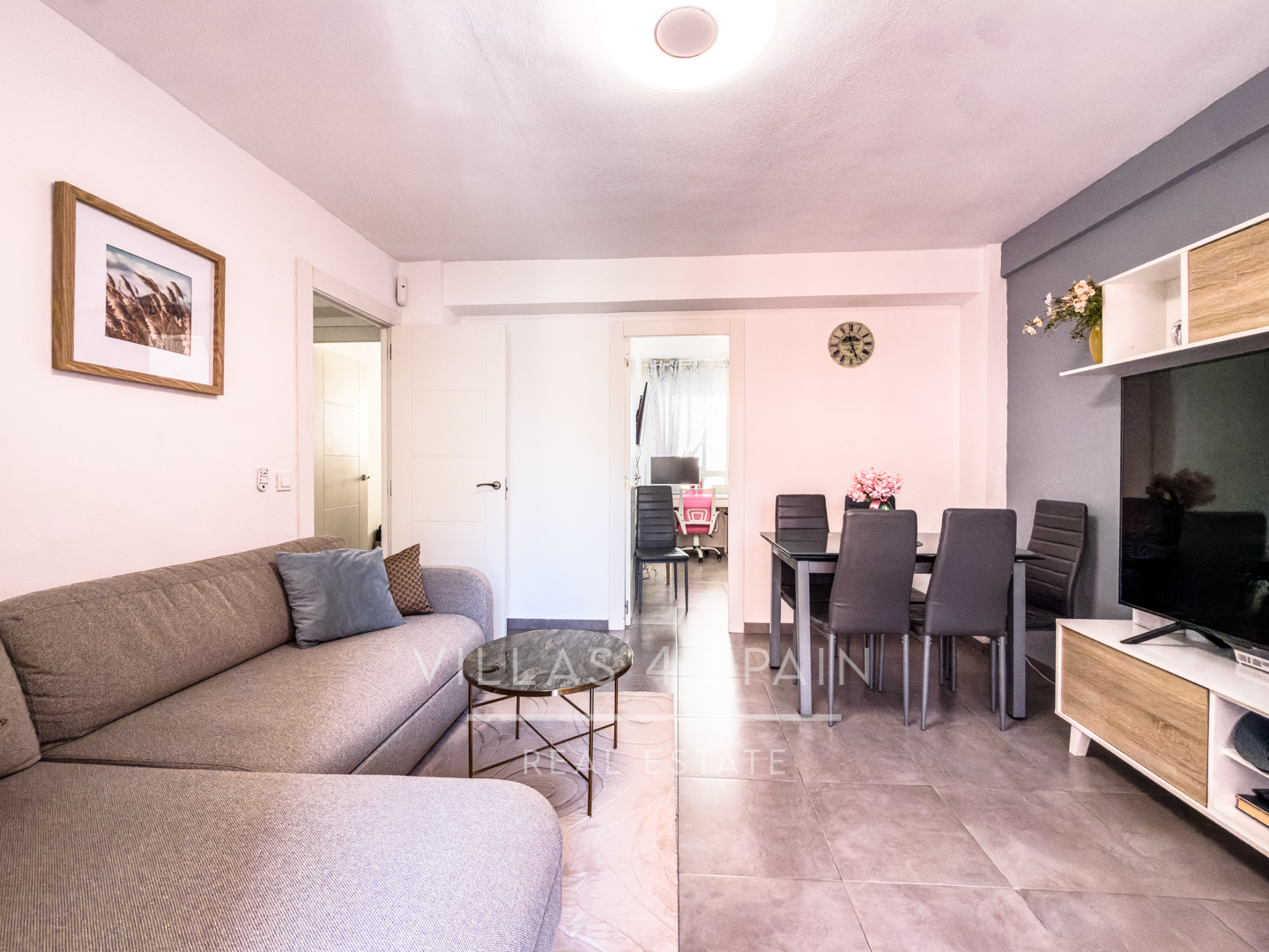 Sold - Renovated 3 bed 1 bath apartment 100 metres from the Beach - Calle Mar Baltico  - Alicante