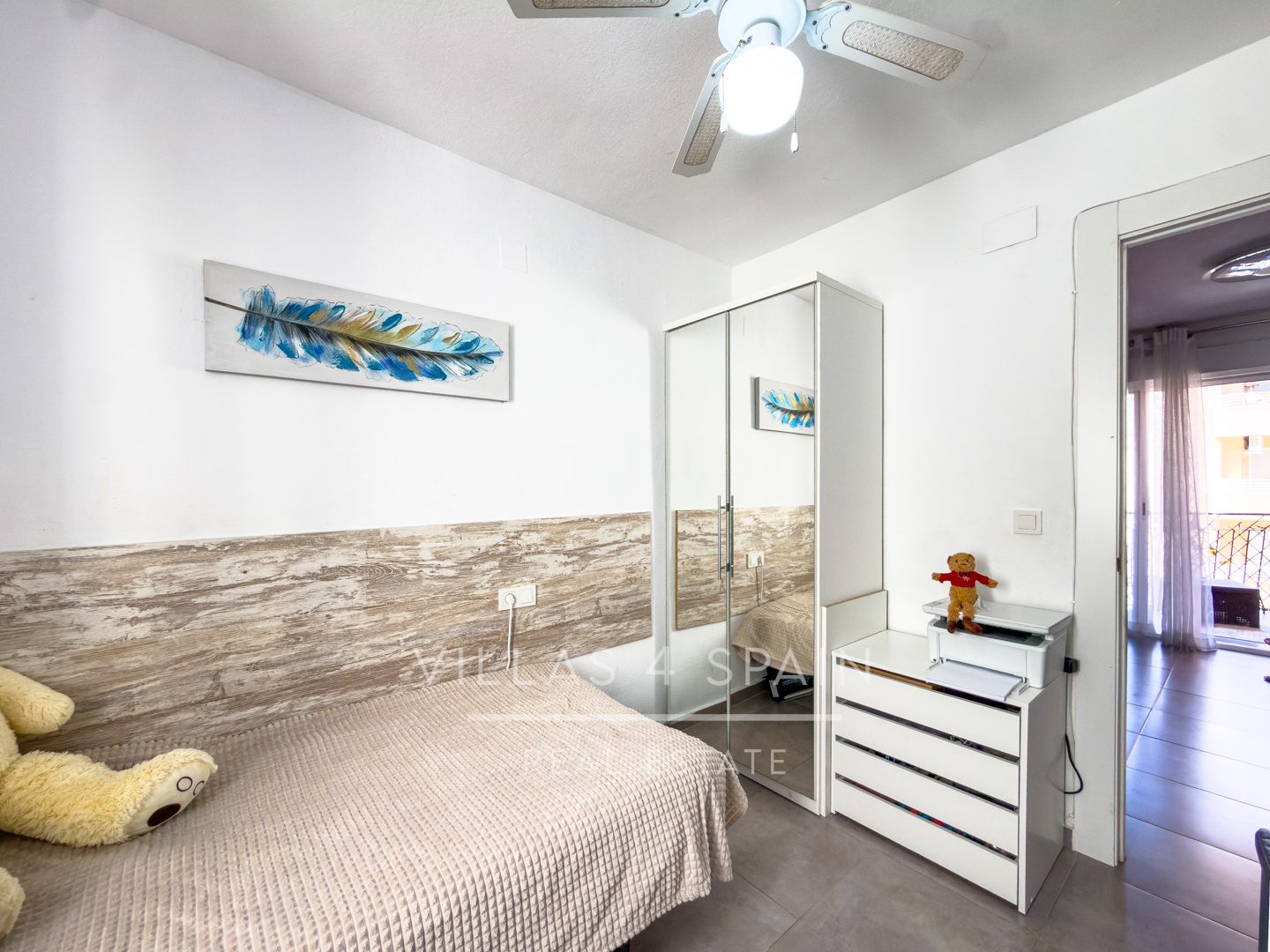 Sold - Renovated 3 bed 1 bath apartment 100 metres from the Beach - Calle Mar Baltico  - Alicante