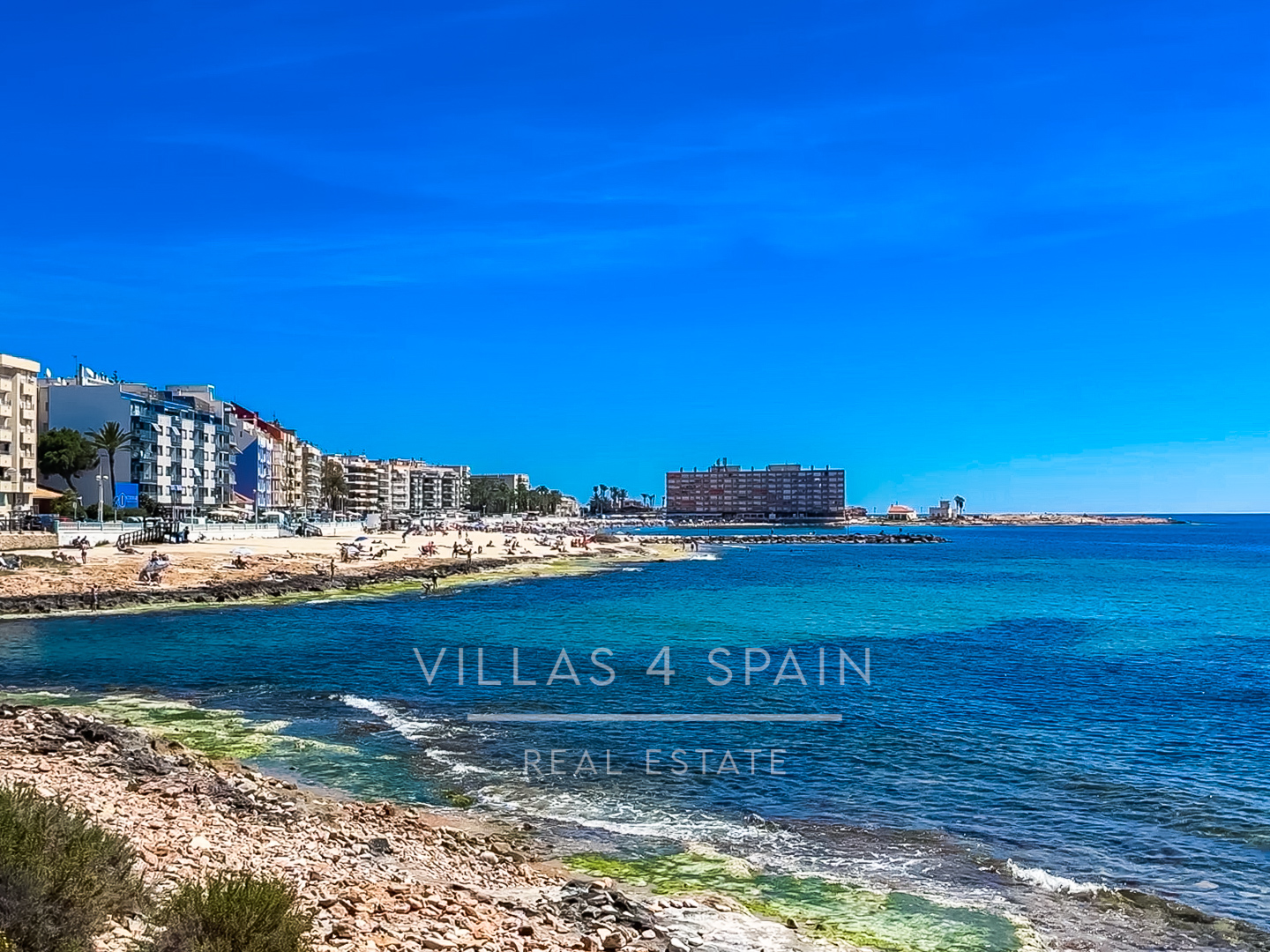 Sold - Renovated 3 bed 1 bath apartment 100 metres from the Beach - Calle Mar Baltico  - Alicante