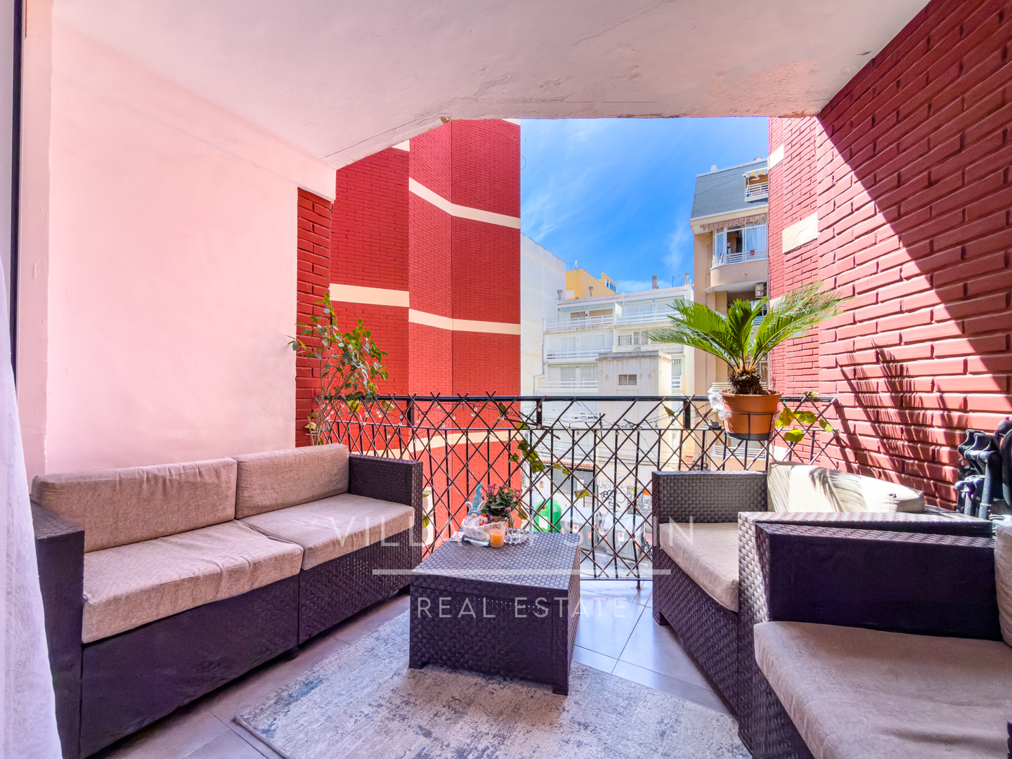 Renovated 3 bed 1 bath apartment 100 metres from the Beach
