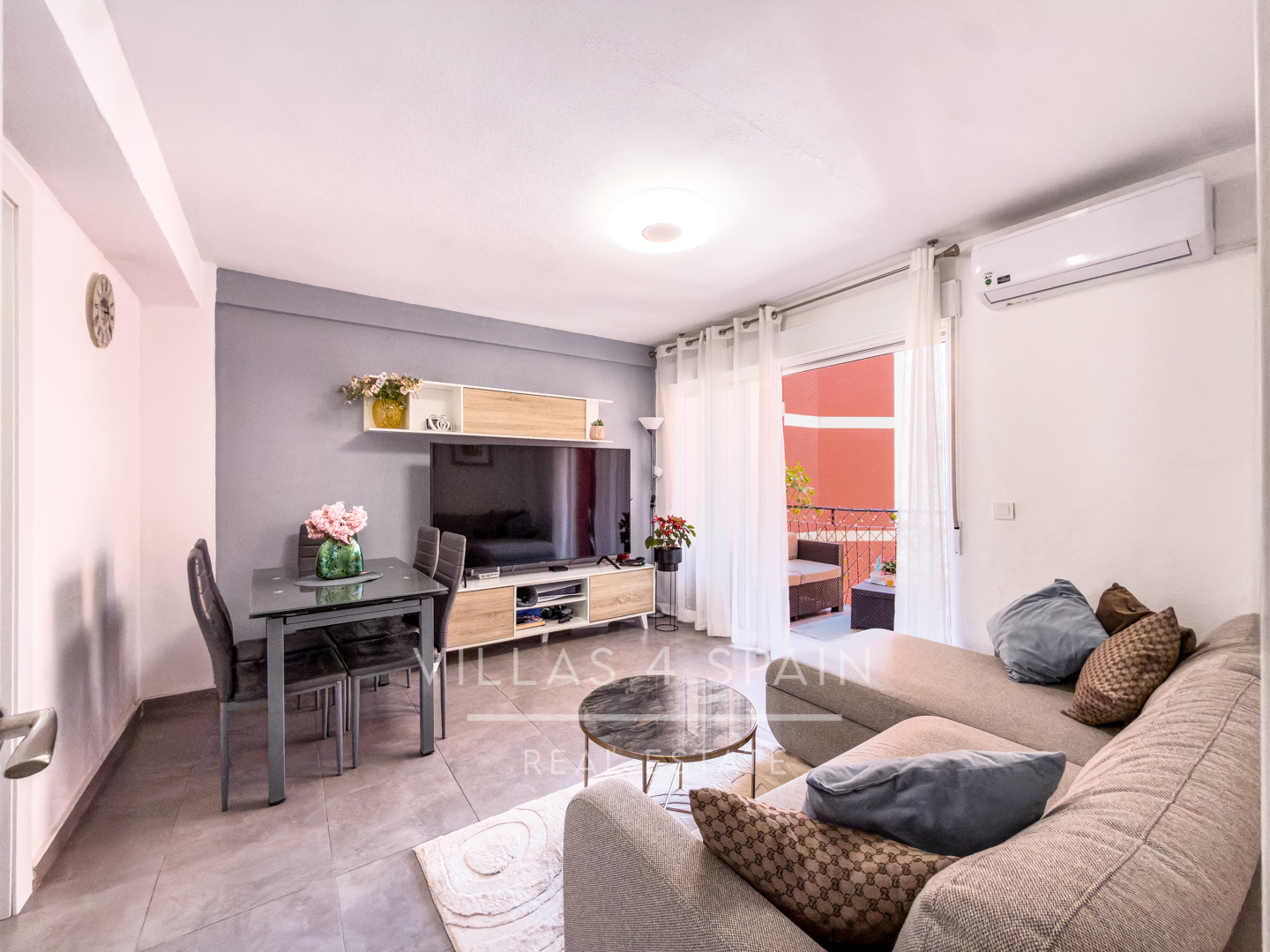 Renovated 3 bed 1 bath apartment 100 metres from the Beach