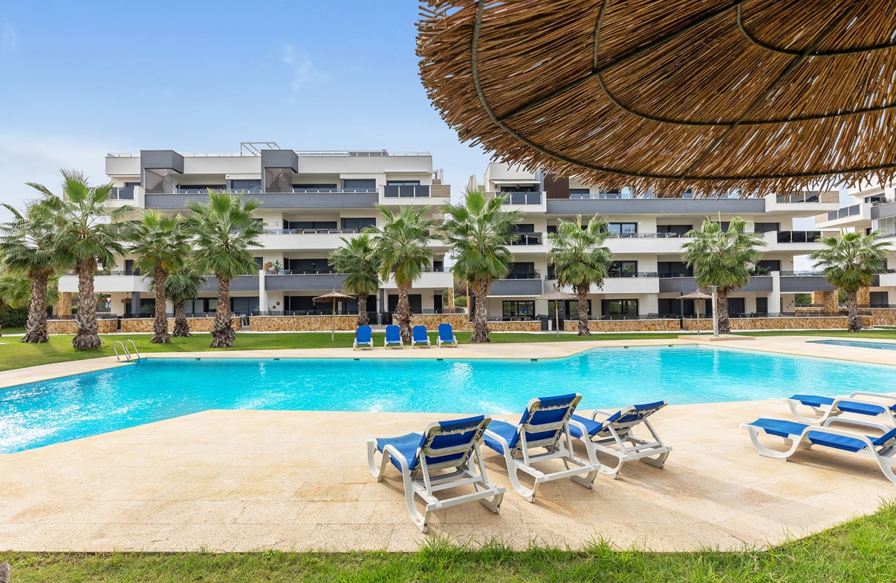 Resale - 3 Bed 2 Bath Penthouse in Los Altos - Torrevieja with Parking Place and Storage Room - C. Lagos de Covadonga - Alicante