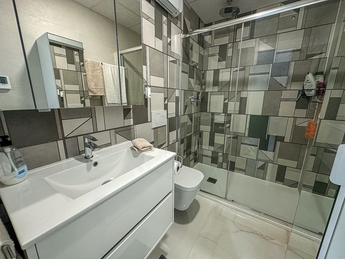 Resale - 3 Bed 2 Bath Penthouse in Los Altos - Torrevieja with Parking Place and Storage Room - C. Lagos de Covadonga - Alicante