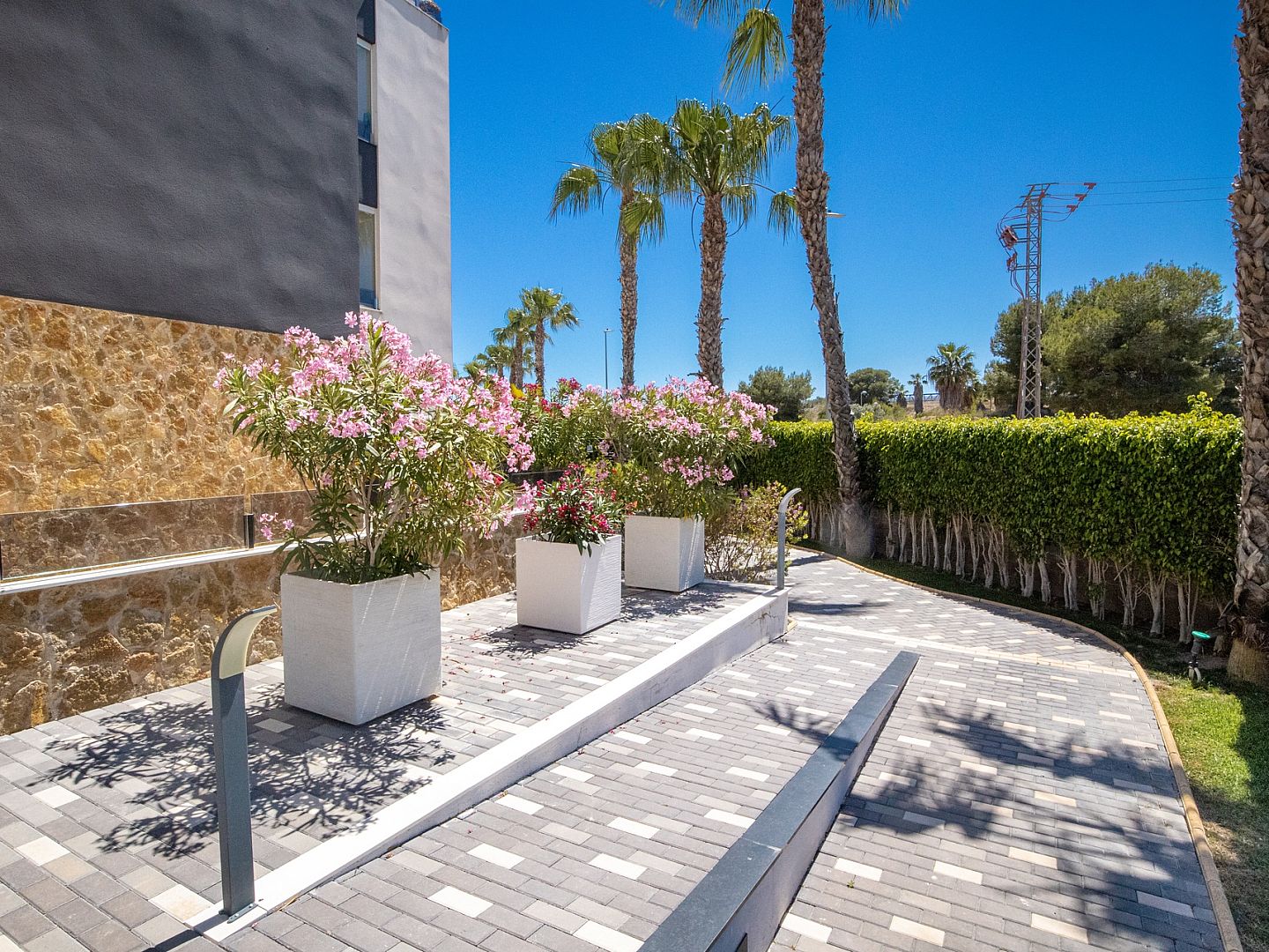 Resale - 3 Bed 2 Bath Penthouse in Los Altos - Torrevieja with Parking Place and Storage Room - C. Lagos de Covadonga - Alicante