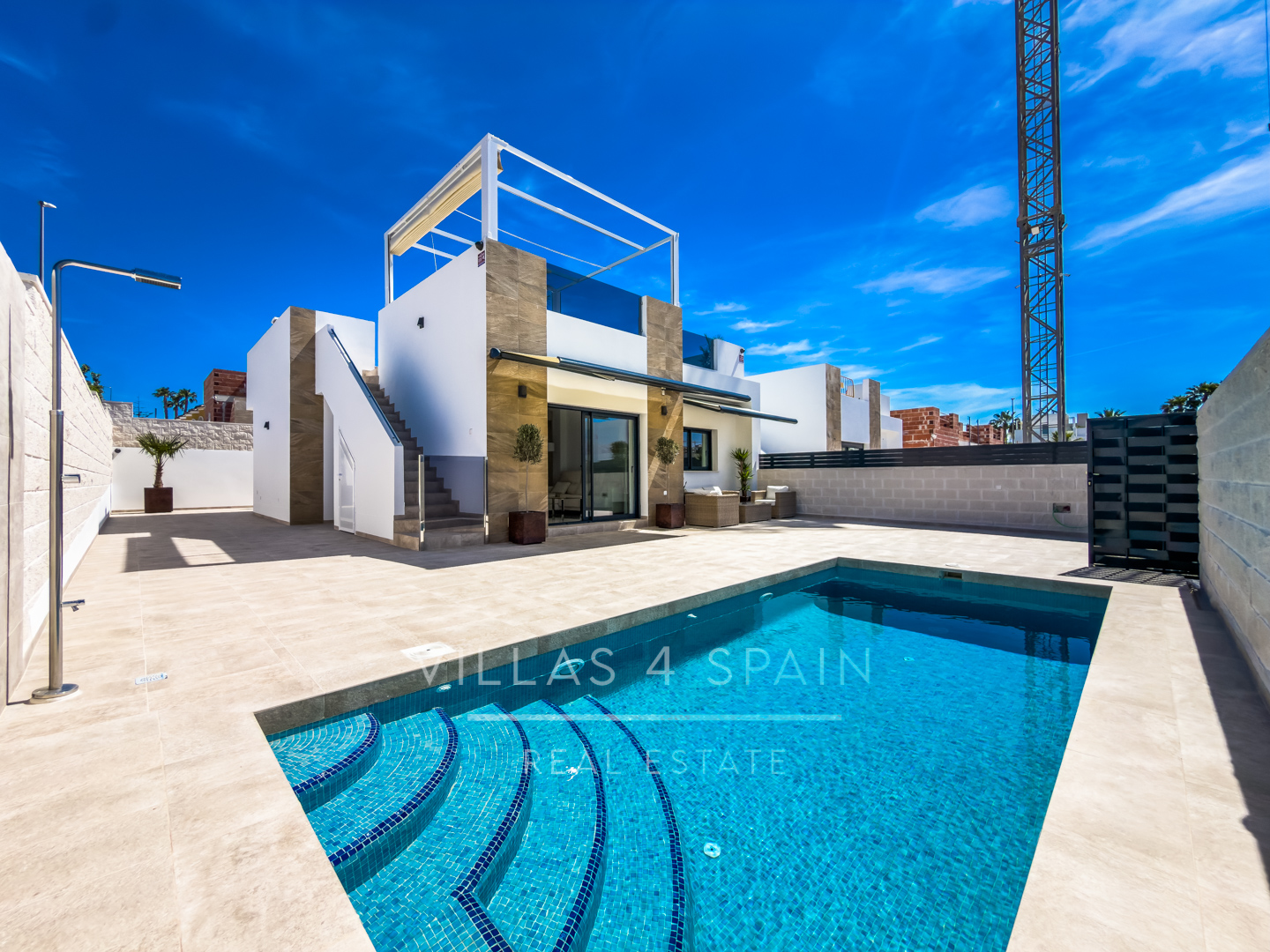 Resale - 3 Bedroom, 2 Bath New Villa with private pool and parking for sale in La Marina. - calle fernando rey  - Alicante