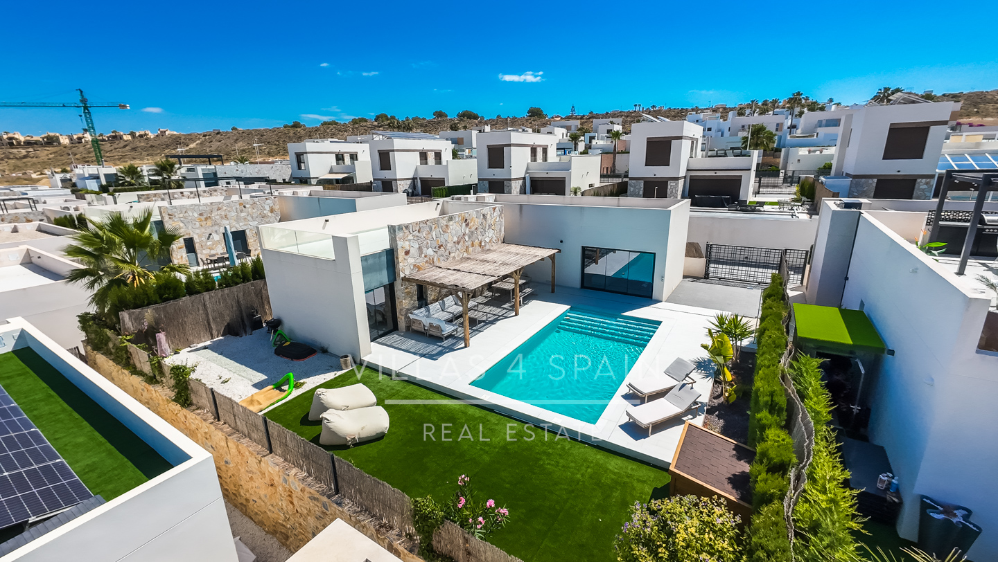 Resale - 3 bed 2 bath modern villa with private pool, parking and a large roof terrace in La Finca Golf, Algorfa, Alicante. - Av. Antonio Pedrera Soler - Alicante