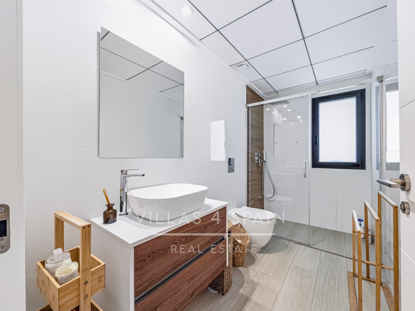 Resale - 3 bed 2 bath modern villa with private pool, parking and a large roof terrace in La Finca Golf, Algorfa, Alicante. - Av. Antonio Pedrera Soler - Alicante