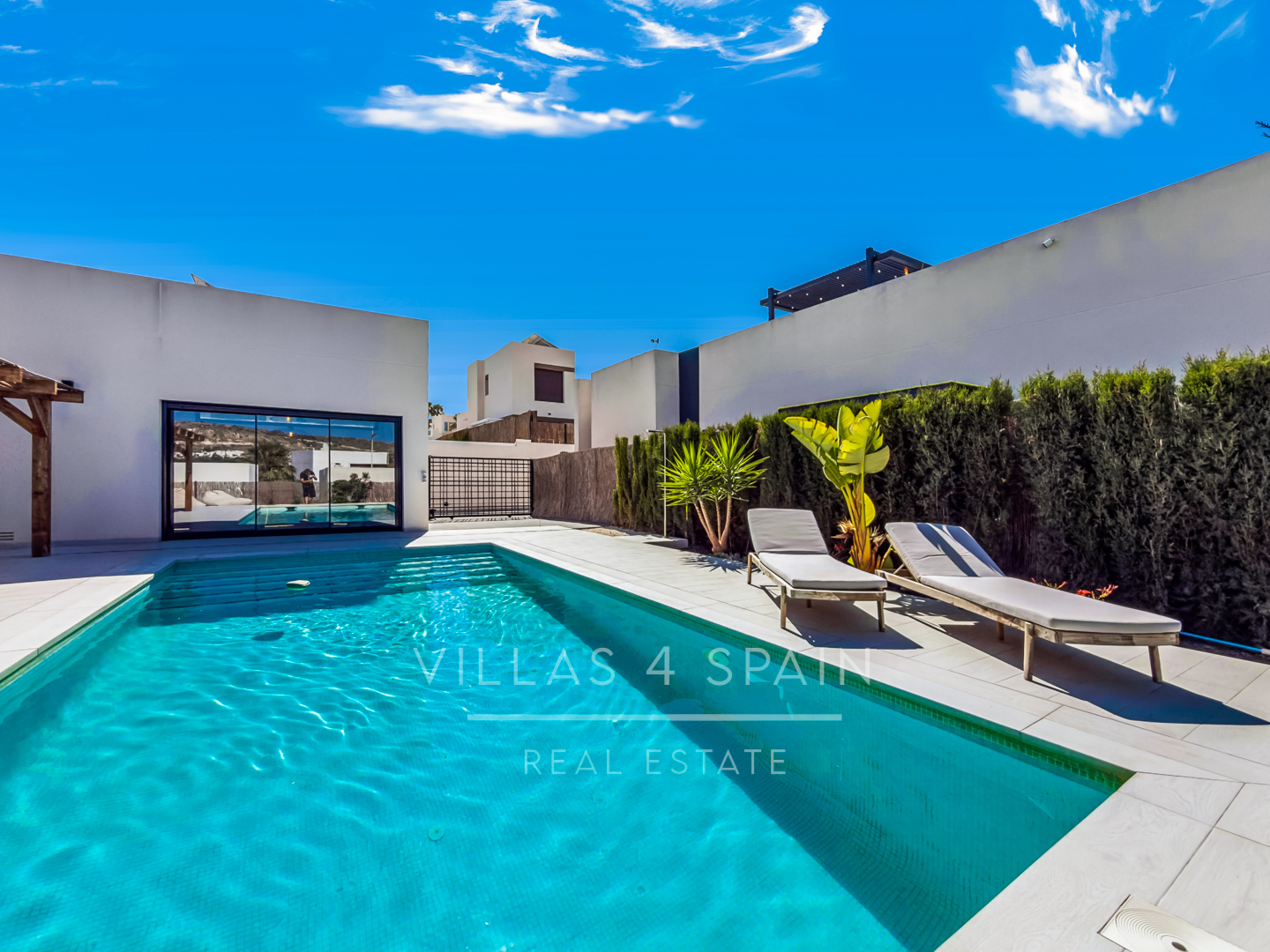 Resale - 3 bed 2 bath modern villa with private pool, parking and a large roof terrace in La Finca Golf, Algorfa, Alicante. - Av. Antonio Pedrera Soler - Alicante