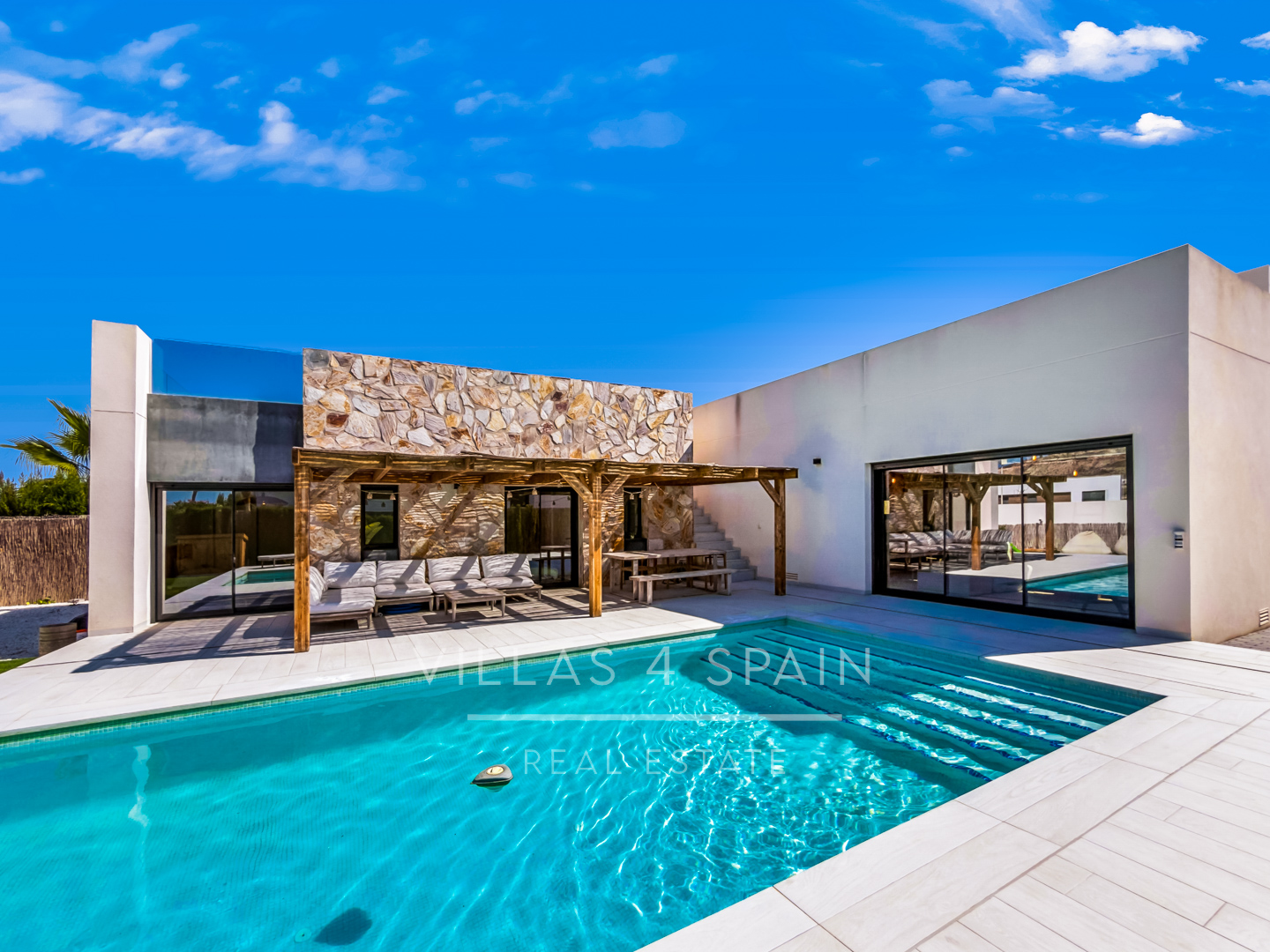 Resale - 3 bed 2 bath modern villa with private pool, parking and a large roof terrace in La Finca Golf, Algorfa, Alicante. - Av. Antonio Pedrera Soler - Alicante