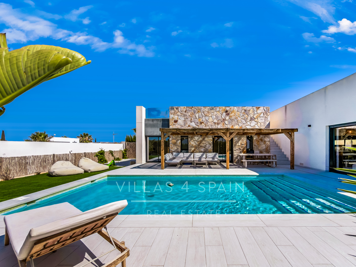 3 bed 2 bath modern villa with private pool, parking and a large roof terrace in La Finca Golf, Algorfa, Alicante.