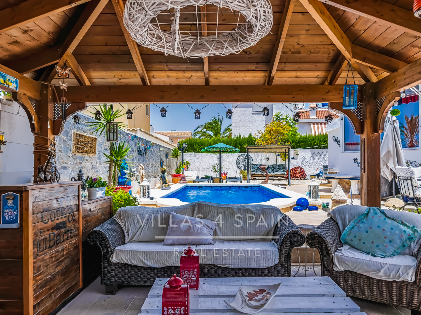 Resale - 3 Bed 2 Bath Villa with a Private Pool, Garden and parking in Ciudad Quesada, Rojales, Alicante  - av. de las naciones - Alicante