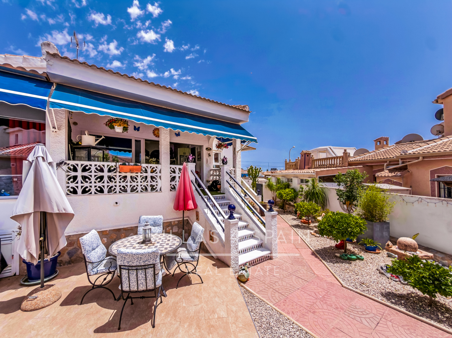 Resale - 3 Bed 2 Bath Villa with a Private Pool, Garden and parking in Ciudad Quesada, Rojales, Alicante  - av. de las naciones - Alicante
