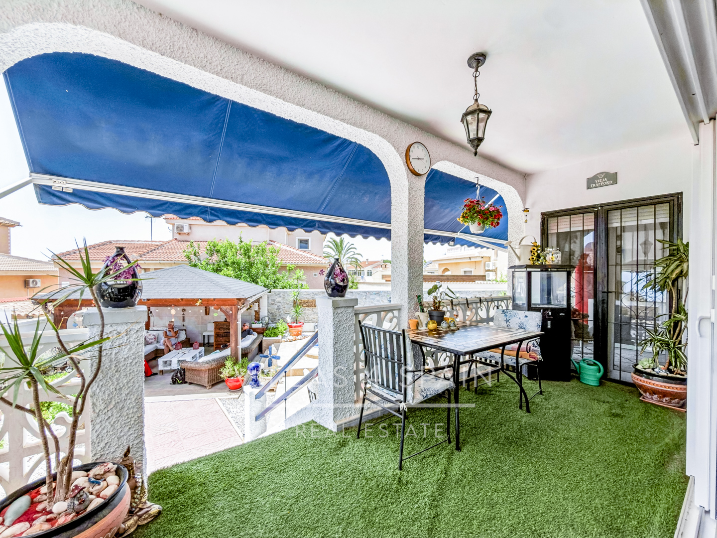Resale - 3 Bed 2 Bath Villa with a Private Pool, Garden and parking in Ciudad Quesada, Rojales, Alicante  - av. de las naciones - Alicante