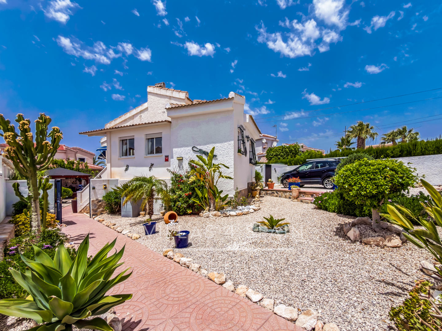 Resale - 3 Bed 2 Bath Villa with a Private Pool, Garden and parking in Ciudad Quesada, Rojales, Alicante  - av. de las naciones - Alicante