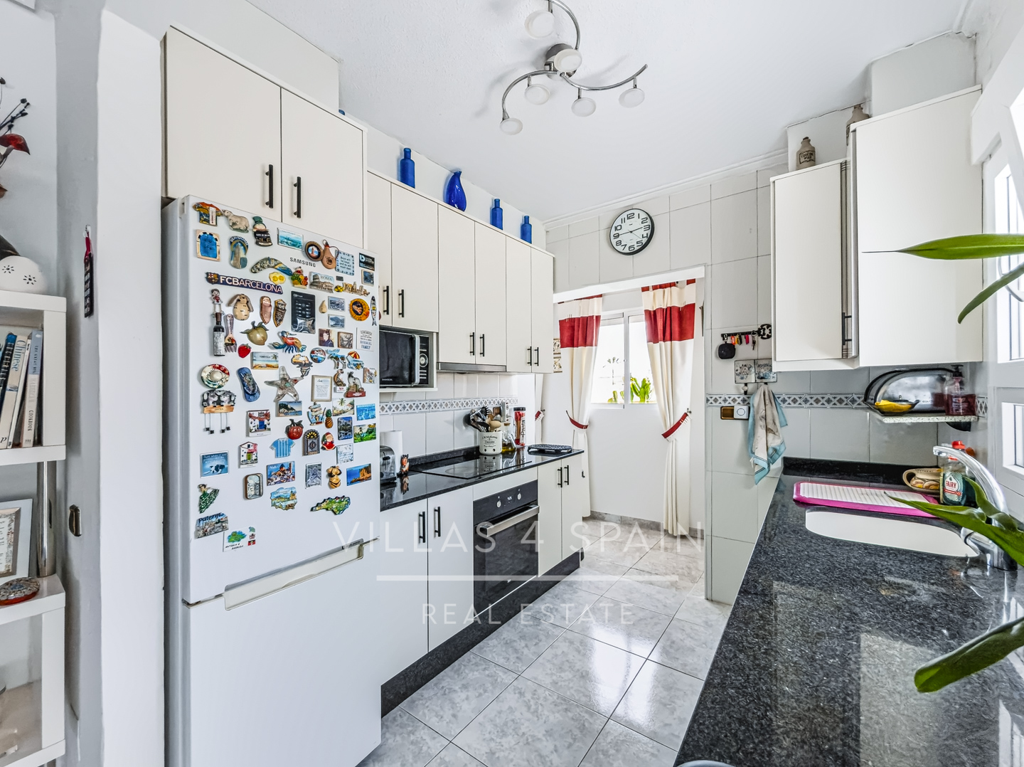 Resale - 3 Bed 2 Bath Villa with a Private Pool, Garden and parking in Ciudad Quesada, Rojales, Alicante  - av. de las naciones - Alicante