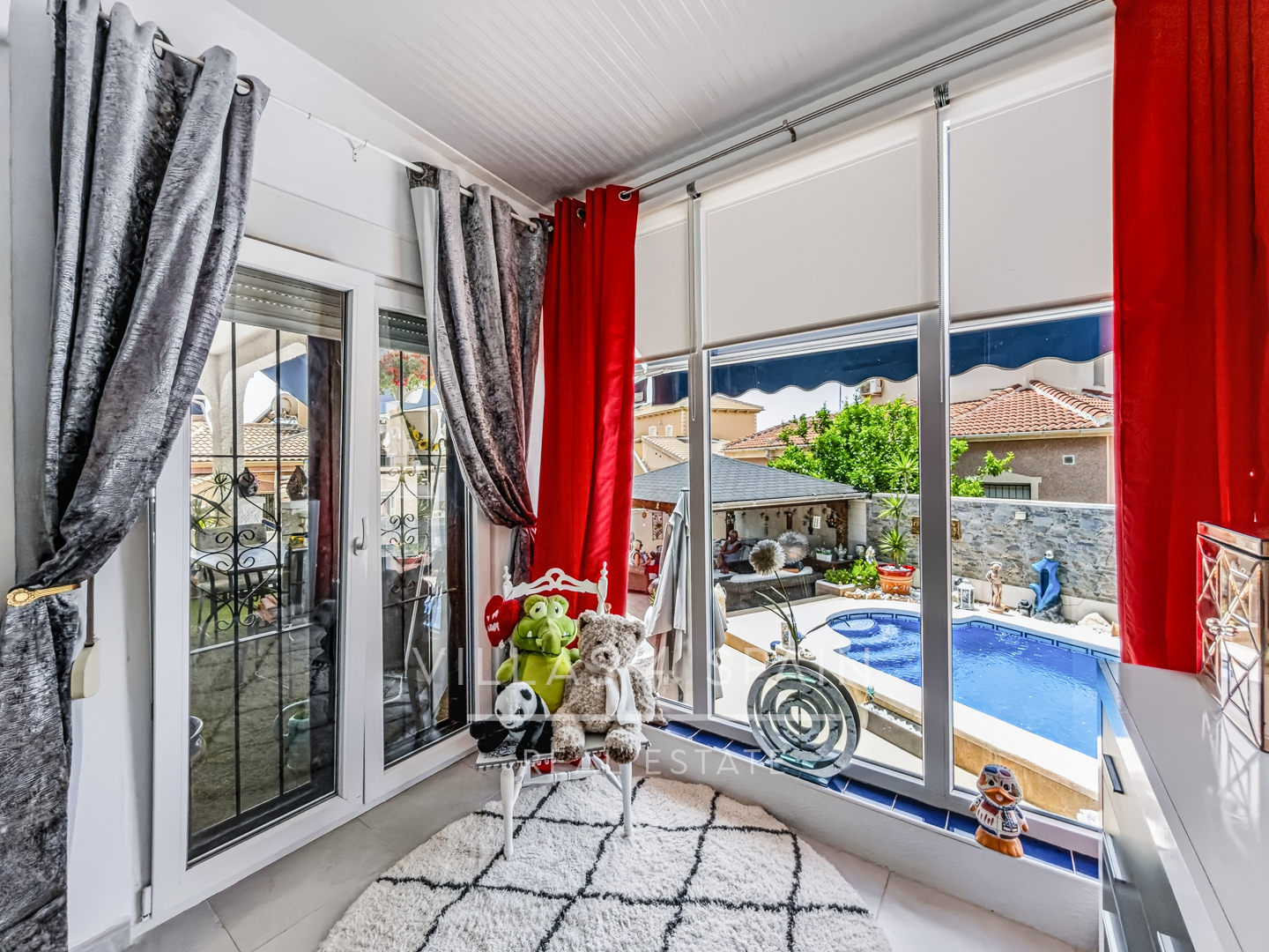 Resale - 3 Bed 2 Bath Villa with a Private Pool, Garden and parking in Ciudad Quesada, Rojales, Alicante  - av. de las naciones - Alicante