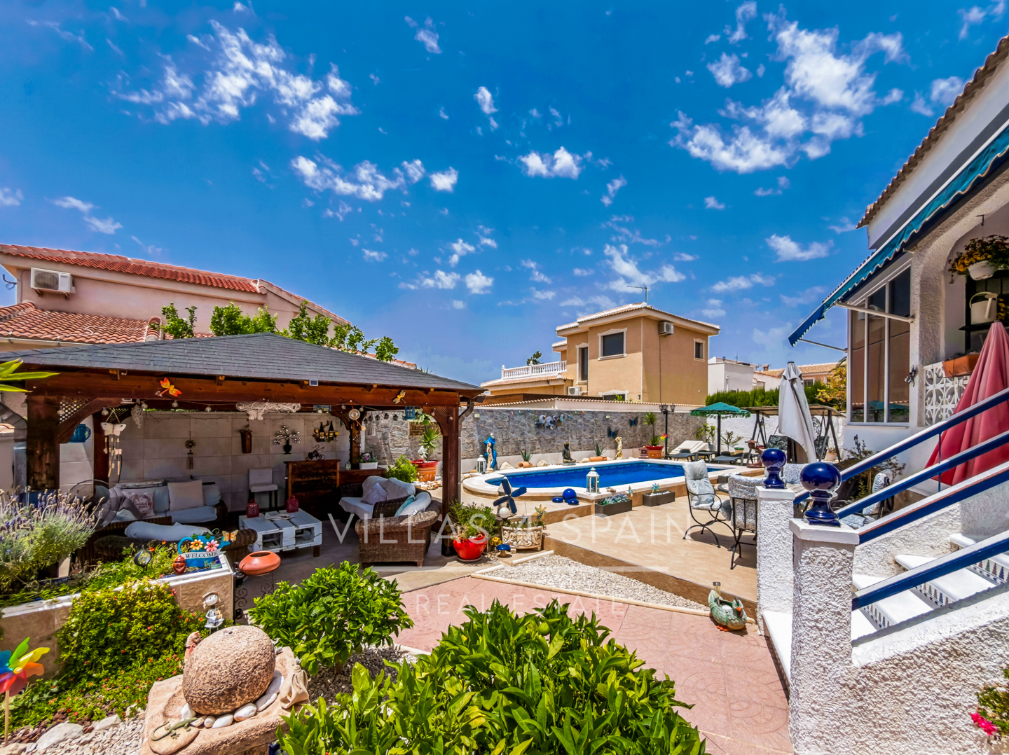 Resale - 3 Bed 2 Bath Villa with a Private Pool, Garden and parking in Ciudad Quesada, Rojales, Alicante  - av. de las naciones - Alicante