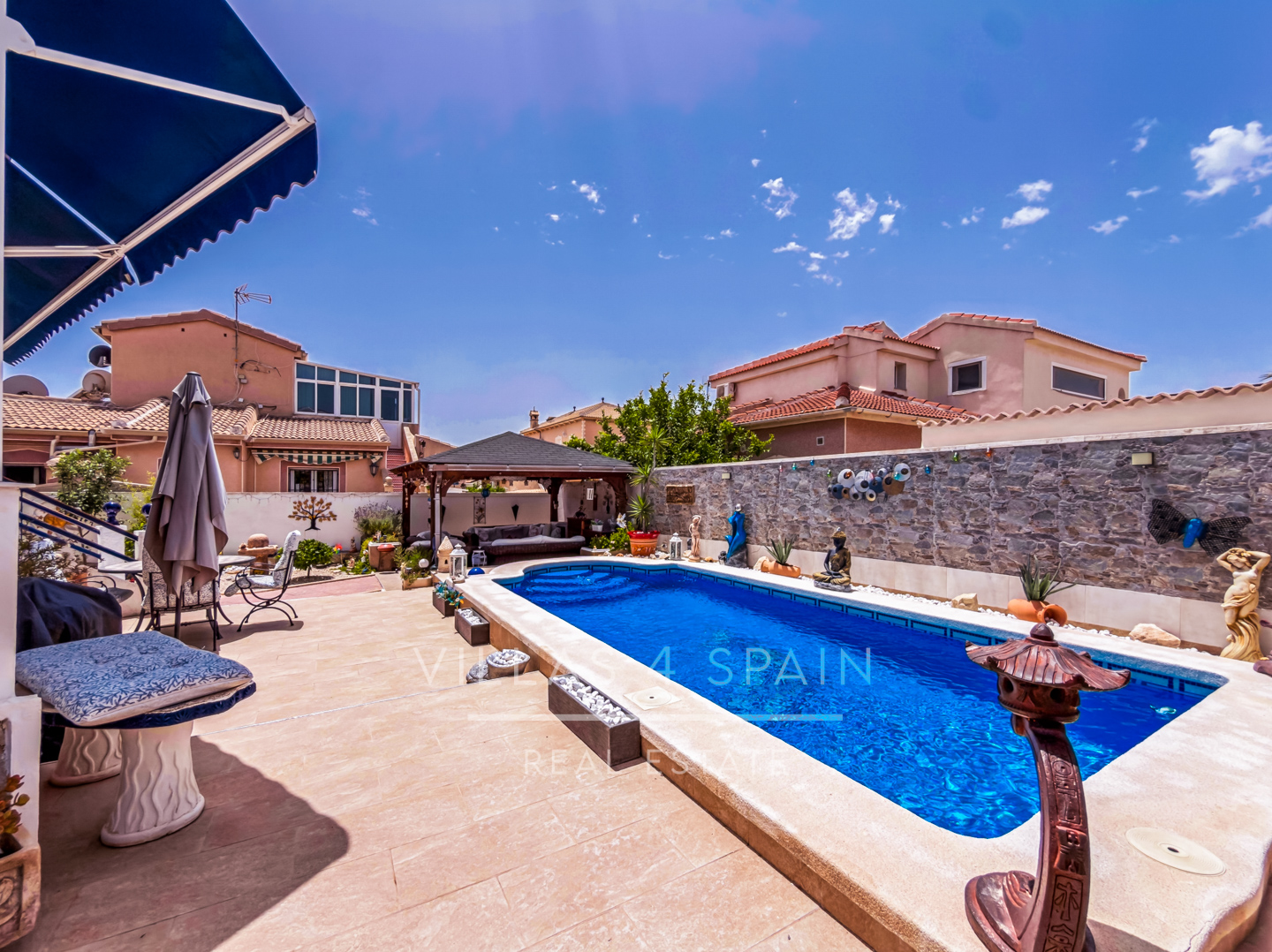 Resale - 3 Bed 2 Bath Villa with a Private Pool, Garden and parking in Ciudad Quesada, Rojales, Alicante  - av. de las naciones - Alicante