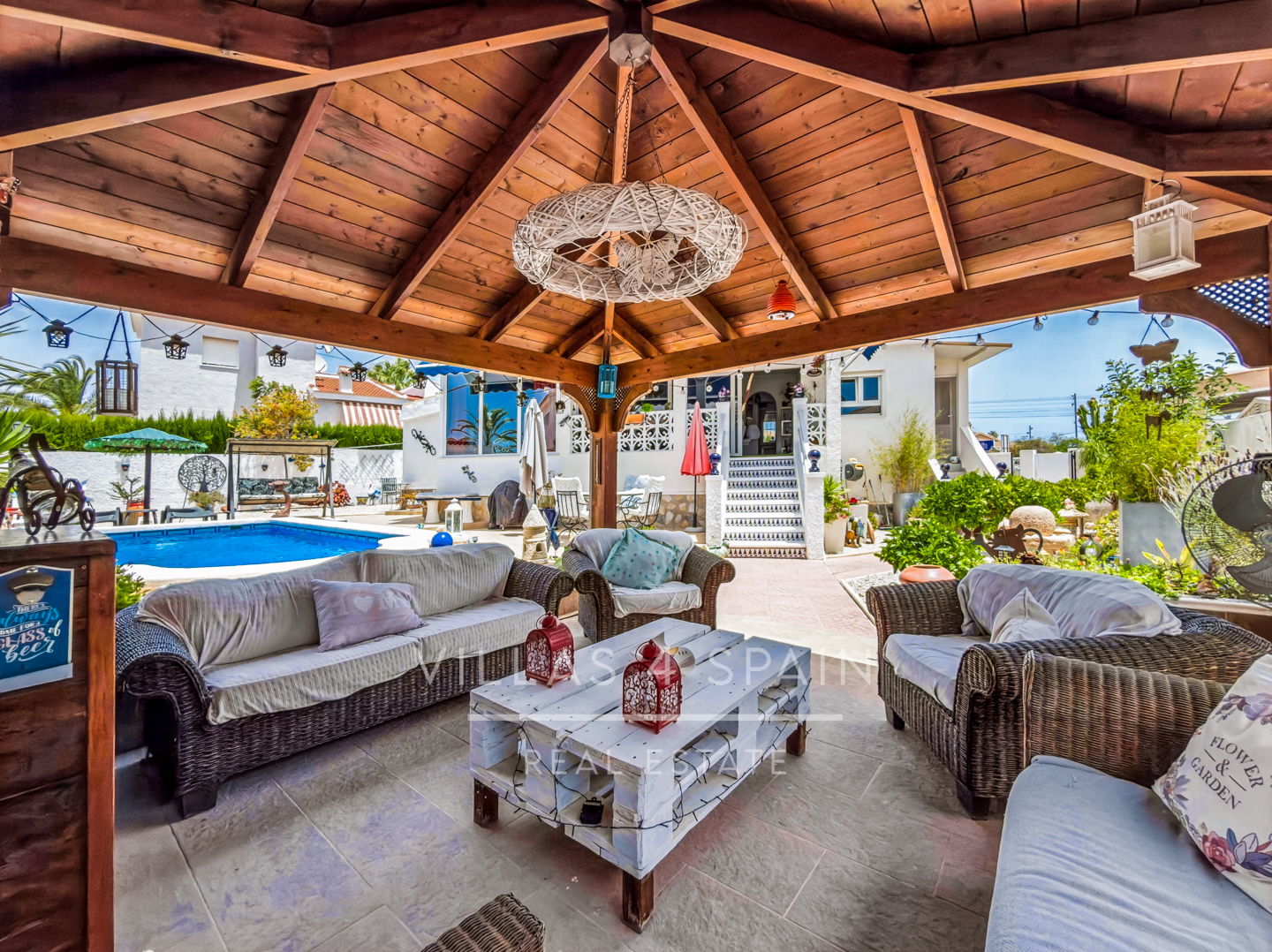 Resale - 3 Bed 2 Bath Villa with a Private Pool, Garden and parking in Ciudad Quesada, Rojales, Alicante  - av. de las naciones - Alicante