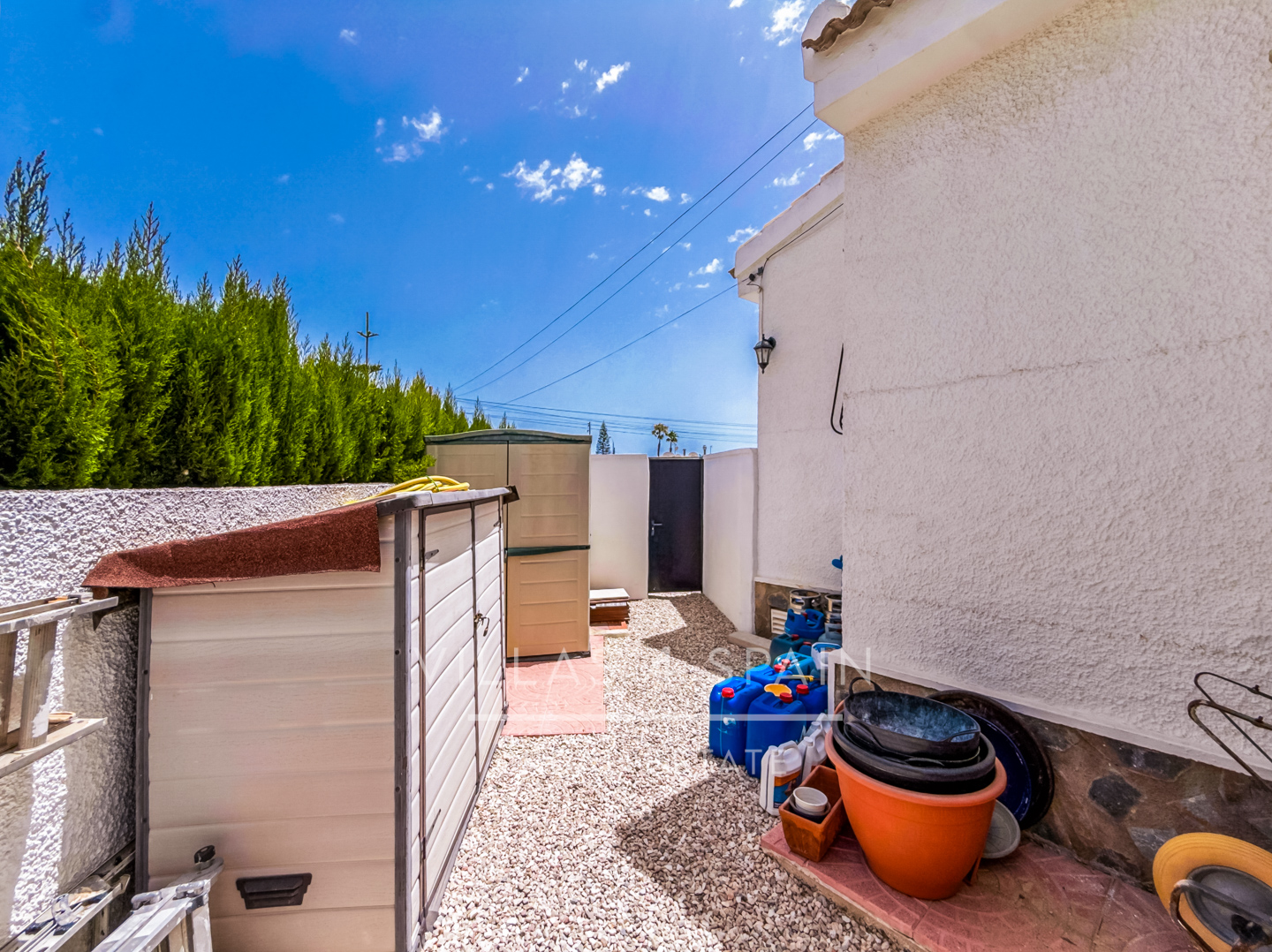 Resale - 3 Bed 2 Bath Villa with a Private Pool, Garden and parking in Ciudad Quesada, Rojales, Alicante  - av. de las naciones - Alicante