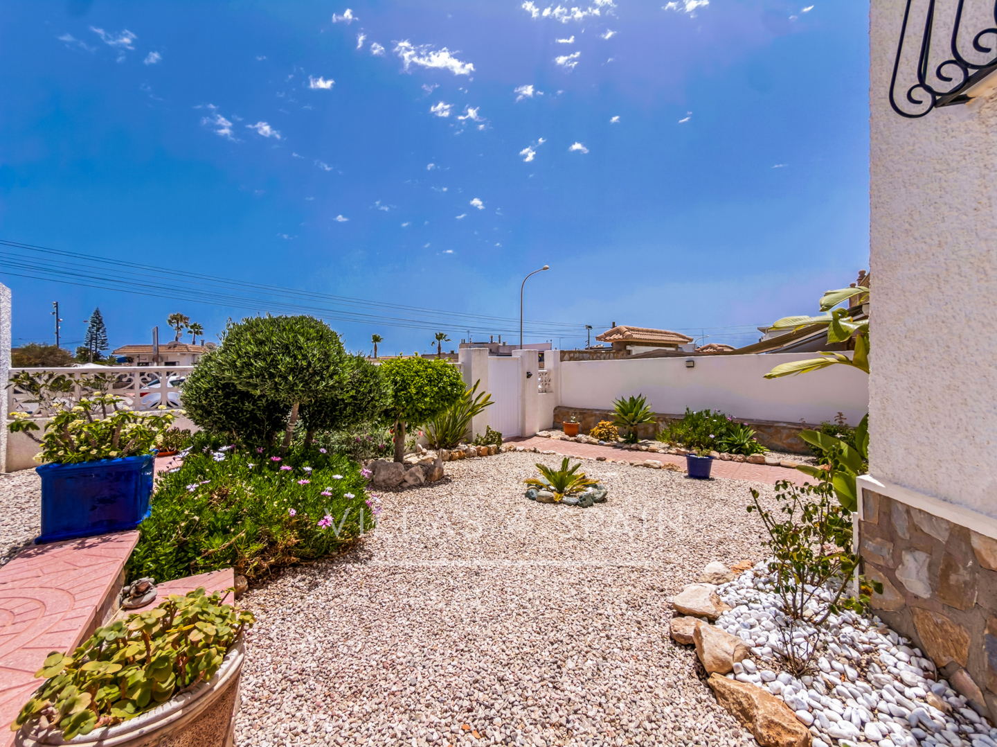 Resale - 3 Bed 2 Bath Villa with a Private Pool, Garden and parking in Ciudad Quesada, Rojales, Alicante  - av. de las naciones - Alicante