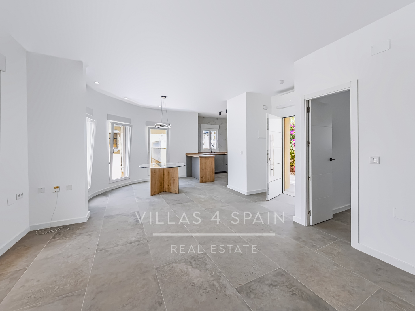 Resale - 3 Bed 3 Bath Villa with Private Pool and Parking in La Marquesa Golf Ciudad Quesada - Av. de la Marquesa - Alicante