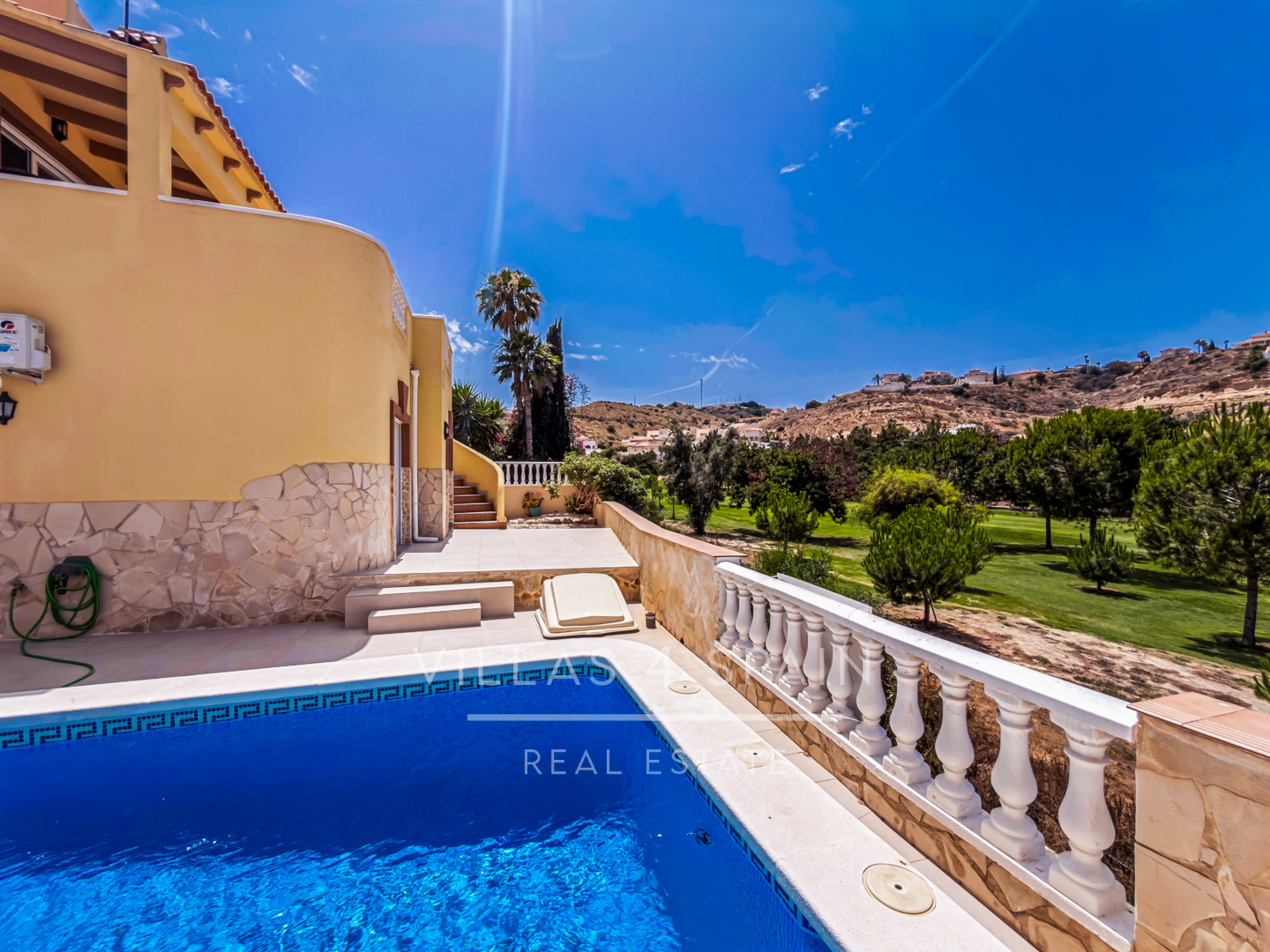 Resale - 3 Bed 3 Bath Villa with Private Pool and Parking in La Marquesa Golf Ciudad Quesada - Av. de la Marquesa - Alicante